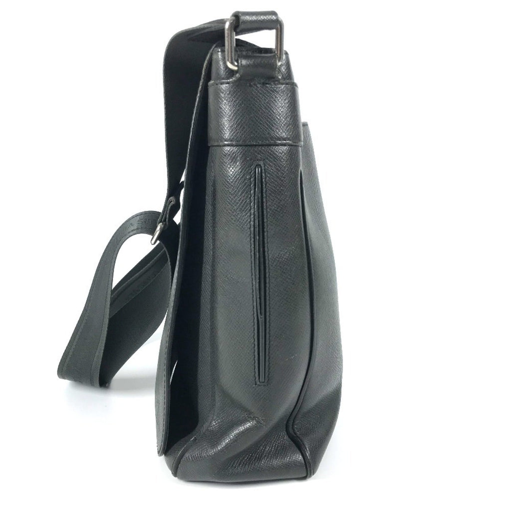 Louis Vuitton Ardoise Black Taiga Leather Leather Messenger Bag Shoulder Bag (Pre-Owned)