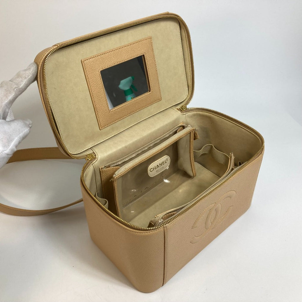 Chanel Beige Leather Shoulder Bag (Pre-Owned)