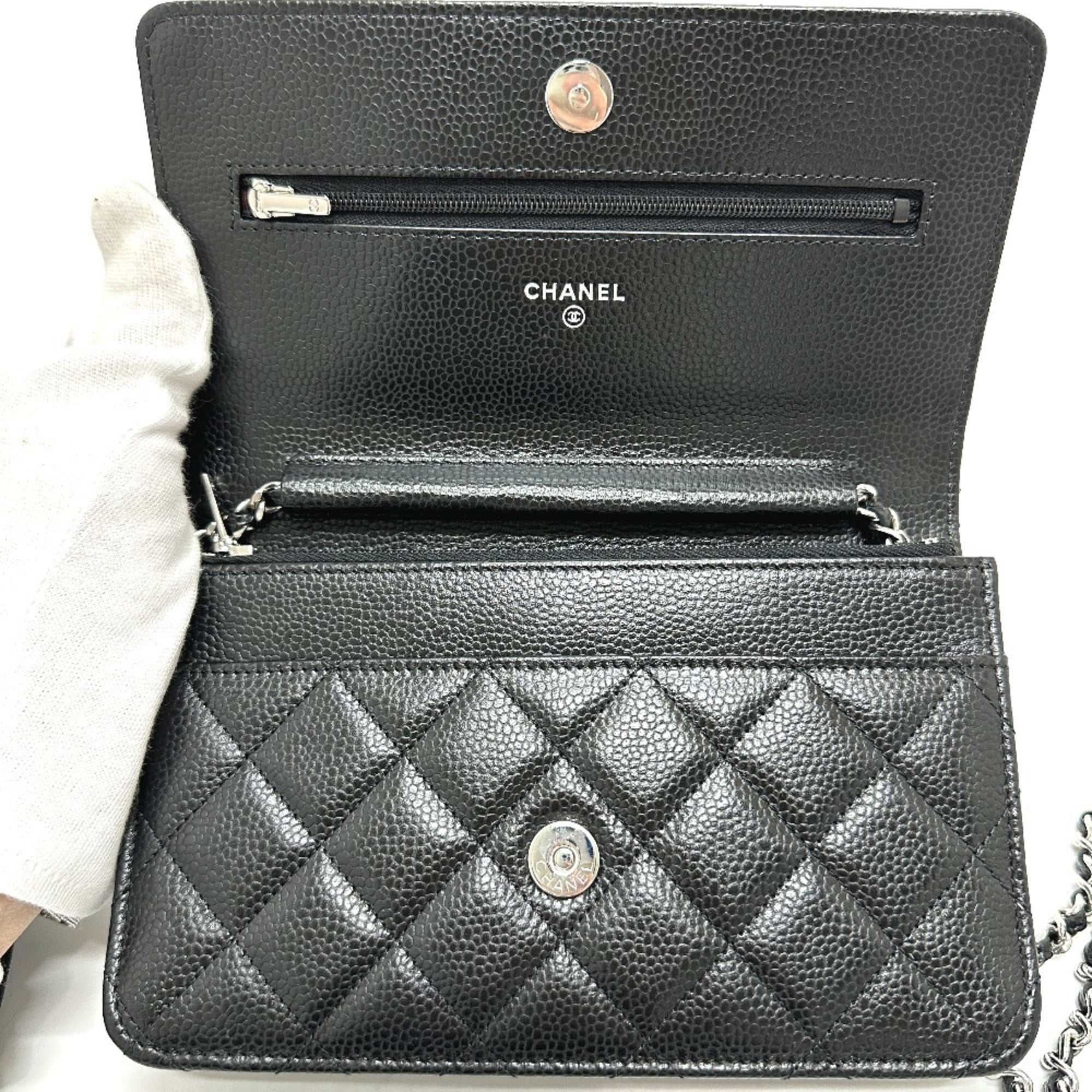 Chanel Black Caviar Leather Shoulder Bag (Pre-Owned)
