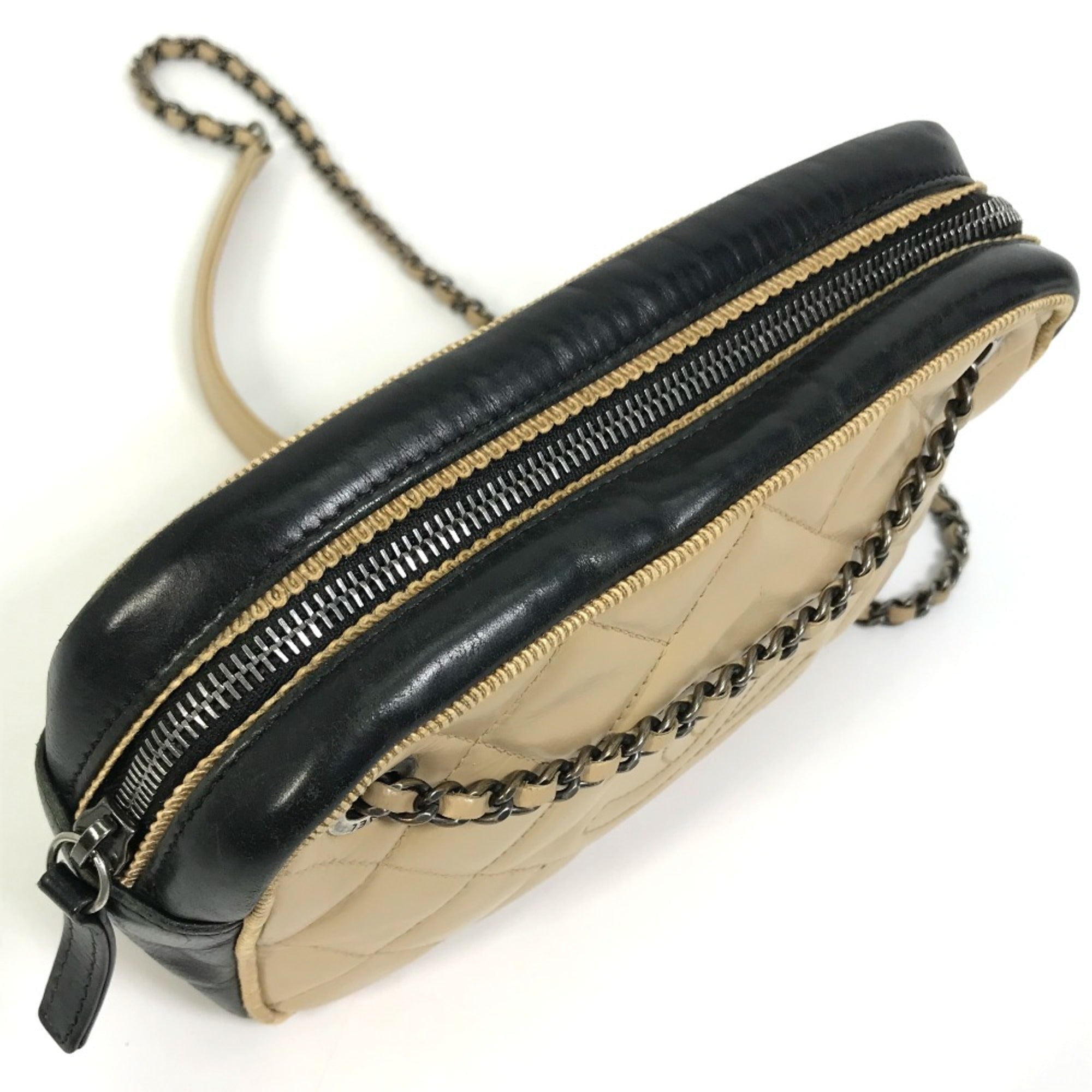 Chanel Beige Leather Shoulder Bag (Pre-Owned)
