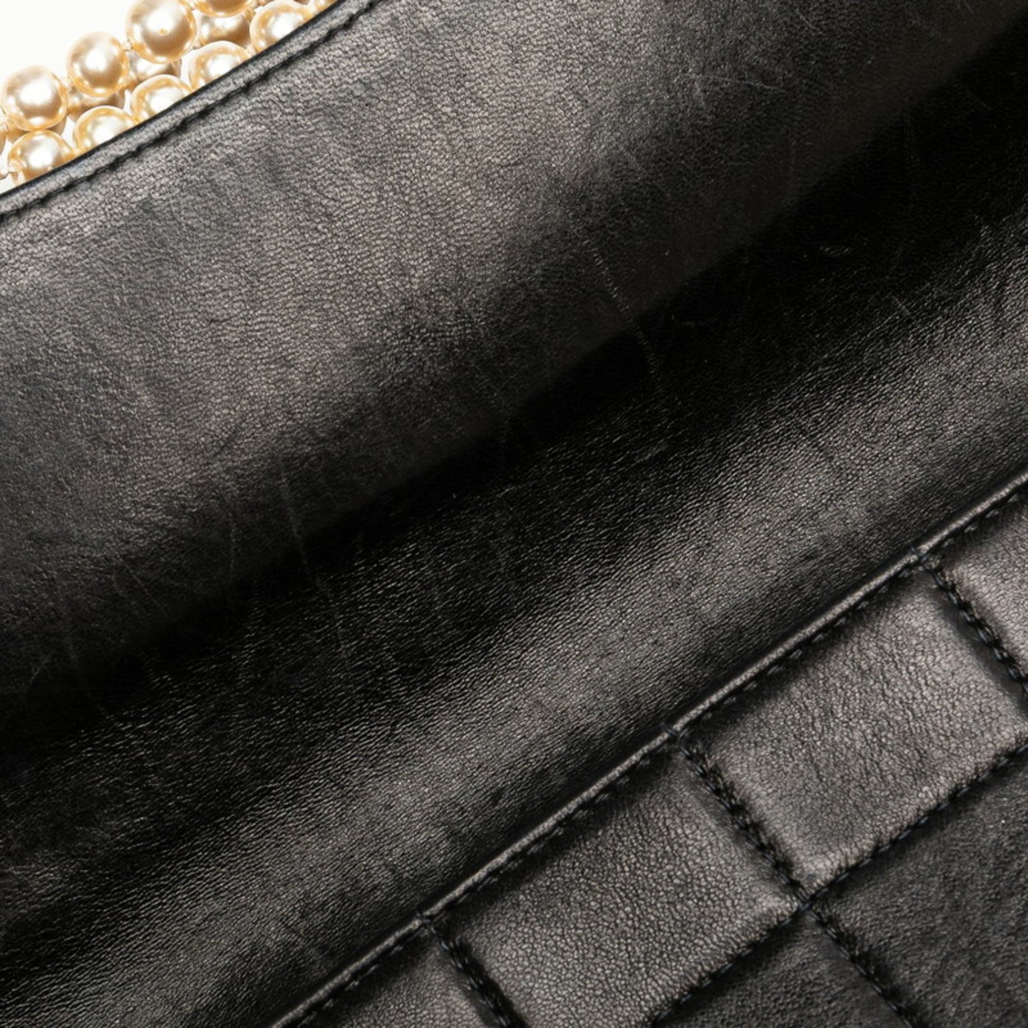 Chanel Black Leather Shoulder Bag (Pre-Owned)