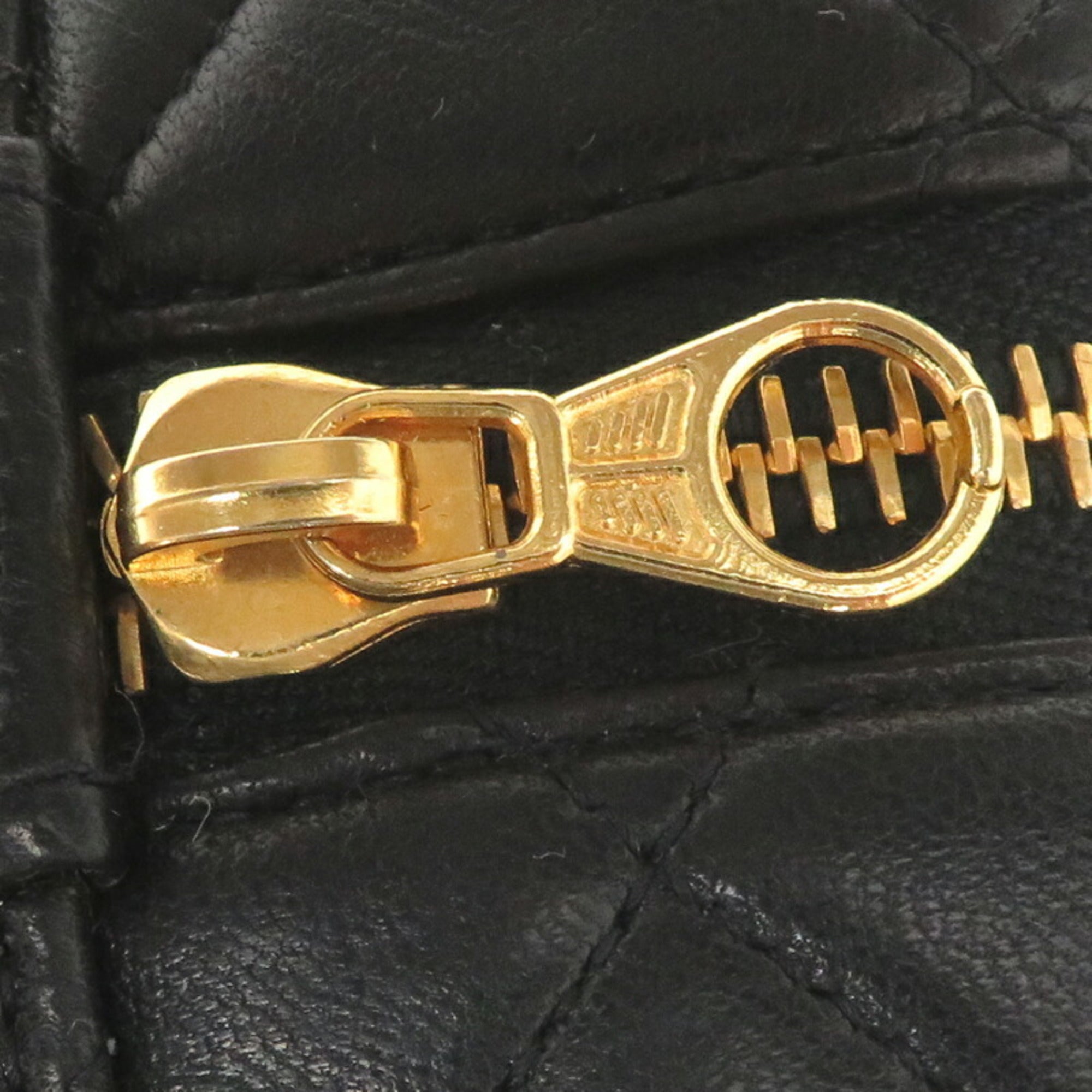 Chanel Black Leather Handbag (Pre-Owned)