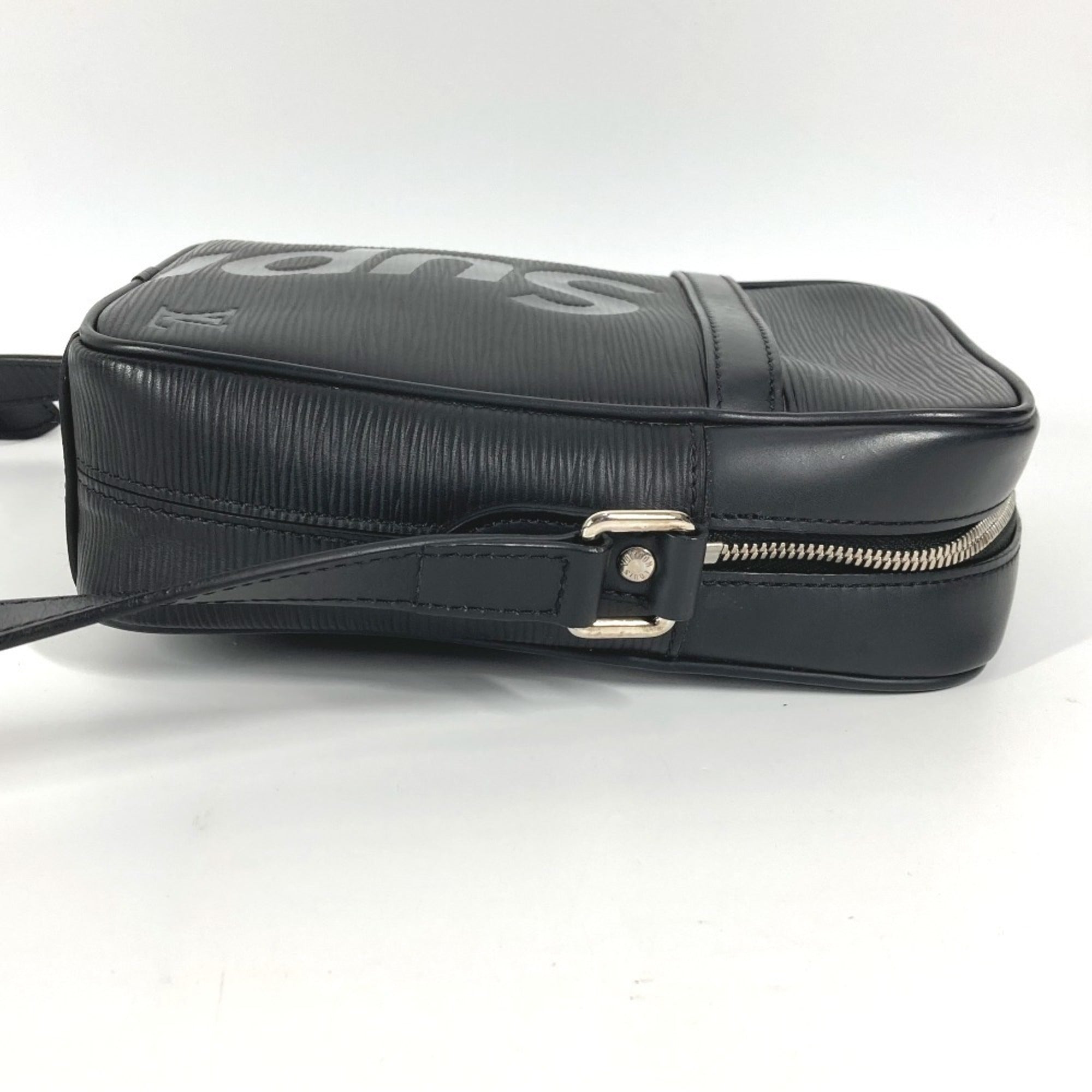 Louis Vuitton Black Epi Leather Pochette Shoulder Bag (Pre-Owned)