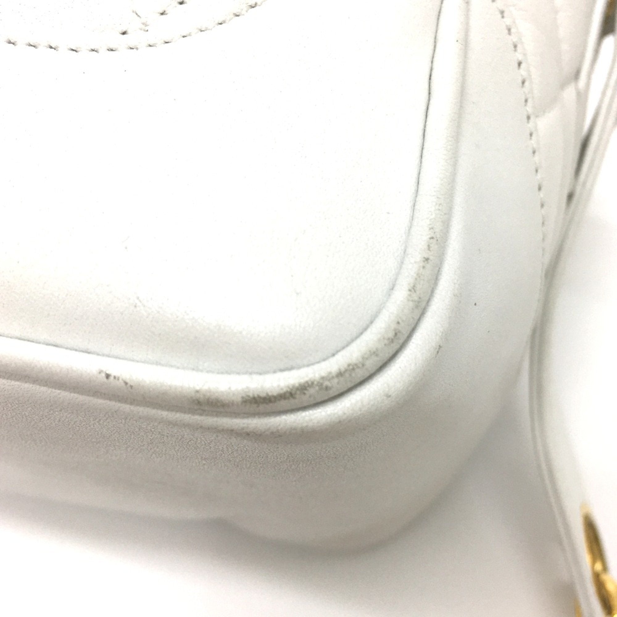 Chanel White Leather Shoulder Bag (Pre-Owned)