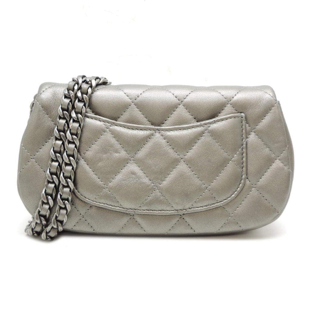 Chanel Matelasse Silver Leather Shoulder Bag (Pre-Owned)
