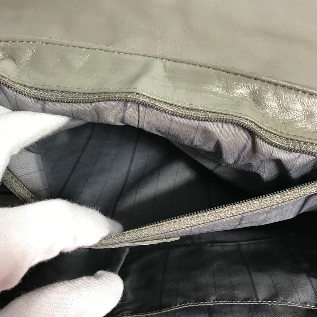 Chanel Gray Leather Shoulder Bag (Pre-Owned)