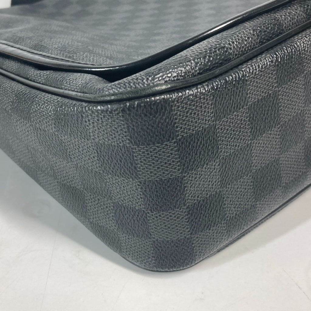 Louis Vuitton Black Damier Graphite Messenger Bag Shoulder Bag (Pre-Owned)