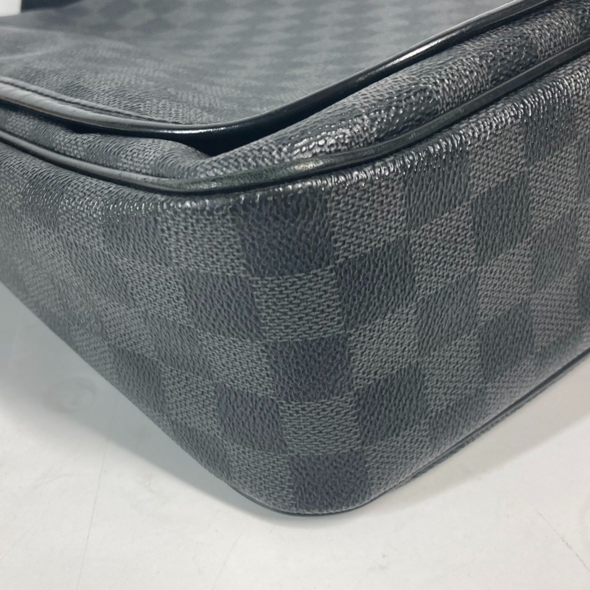 Louis Vuitton Black Damier Graphite Messenger Bag Shoulder Bag (Pre-Owned)