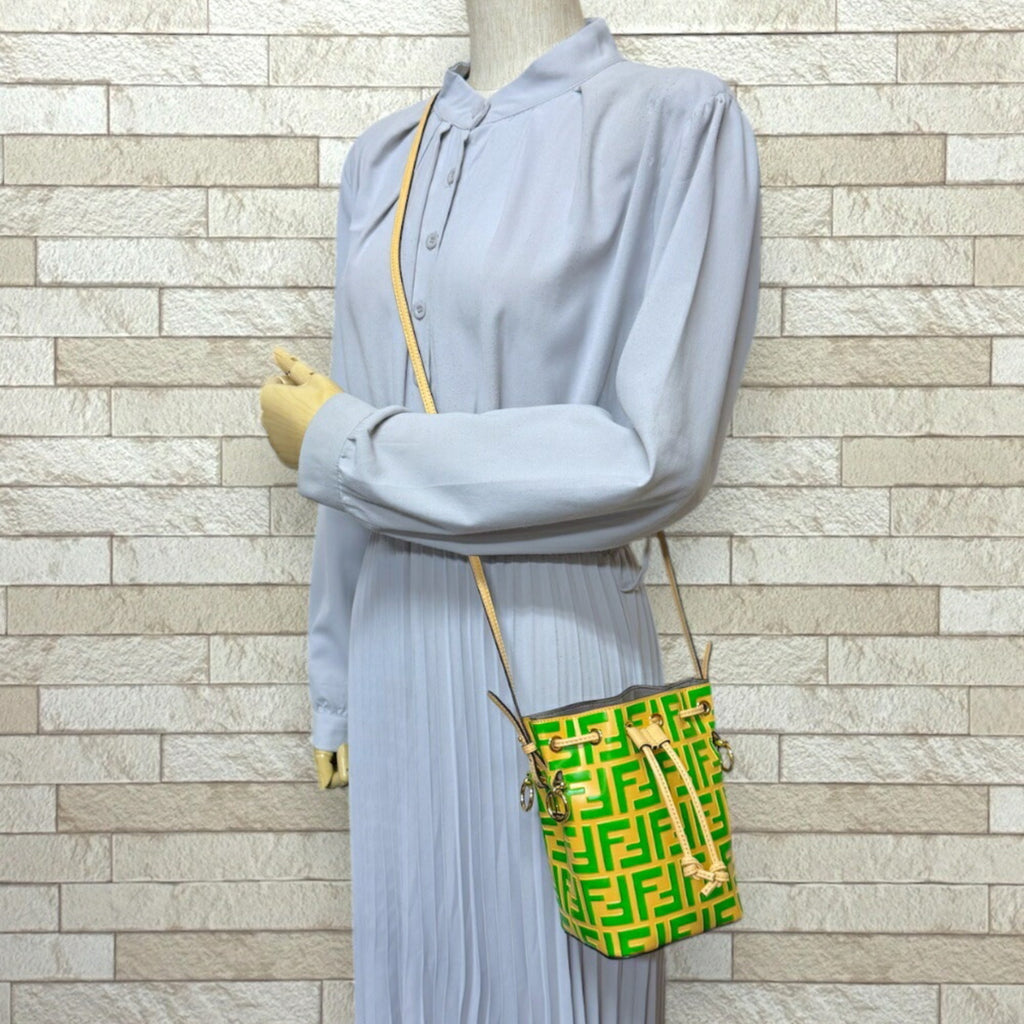 Fendi Beige Green Leather Shoulder Bag (Pre-Owned)