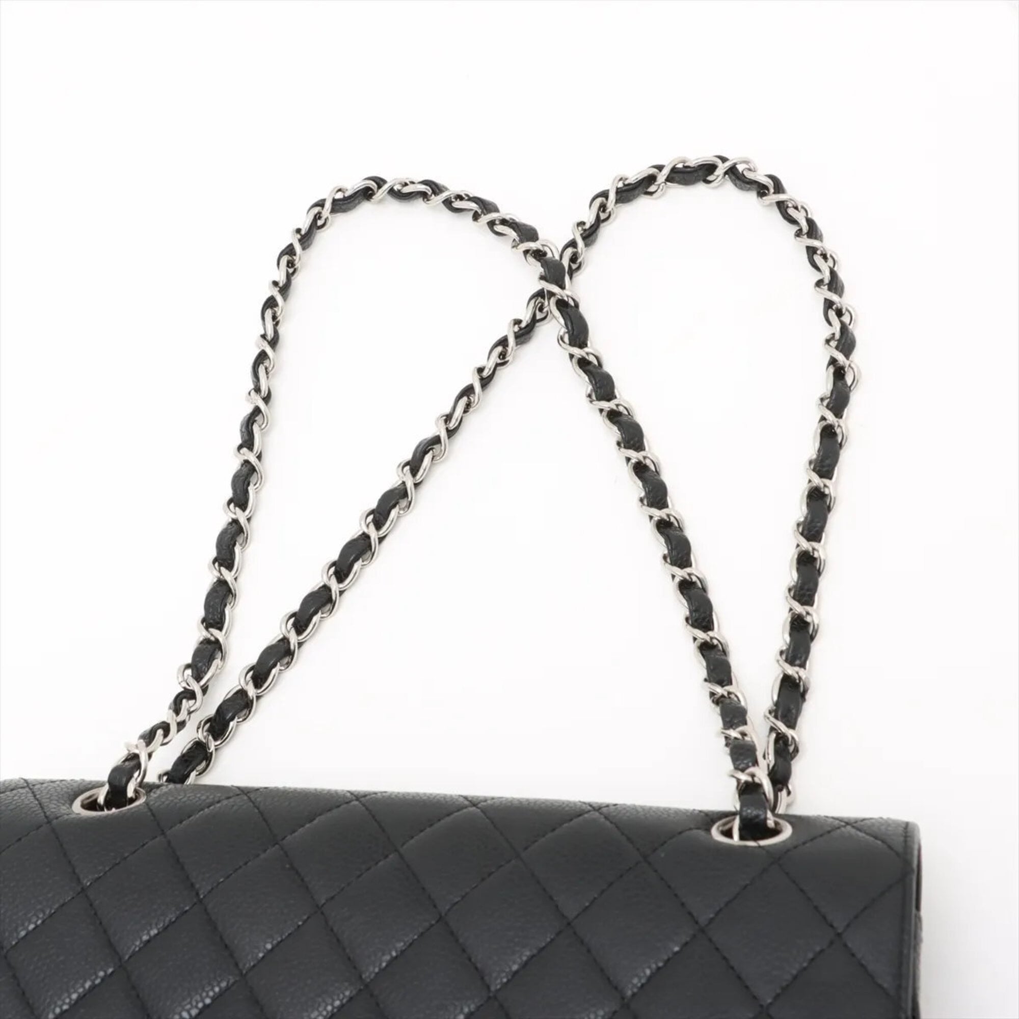 Chanel Matelasse Black Leather Shoulder Bag (Pre-Owned)