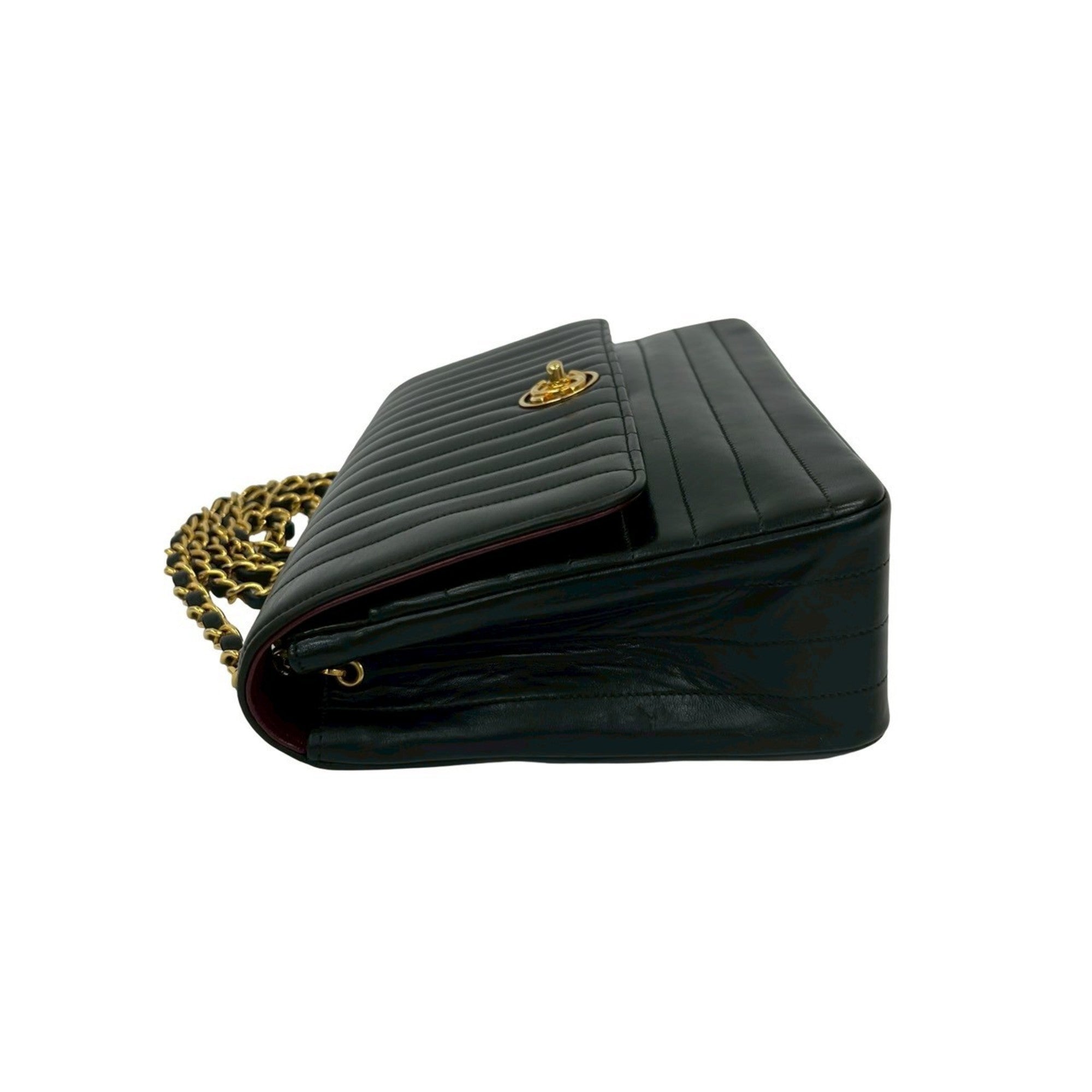 Chanel Black Leather Shoulder Bag (Pre-Owned)