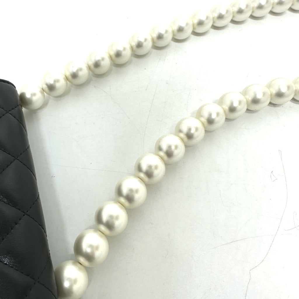 Chanel Black Leather Shoulder Bag (Pre-Owned)