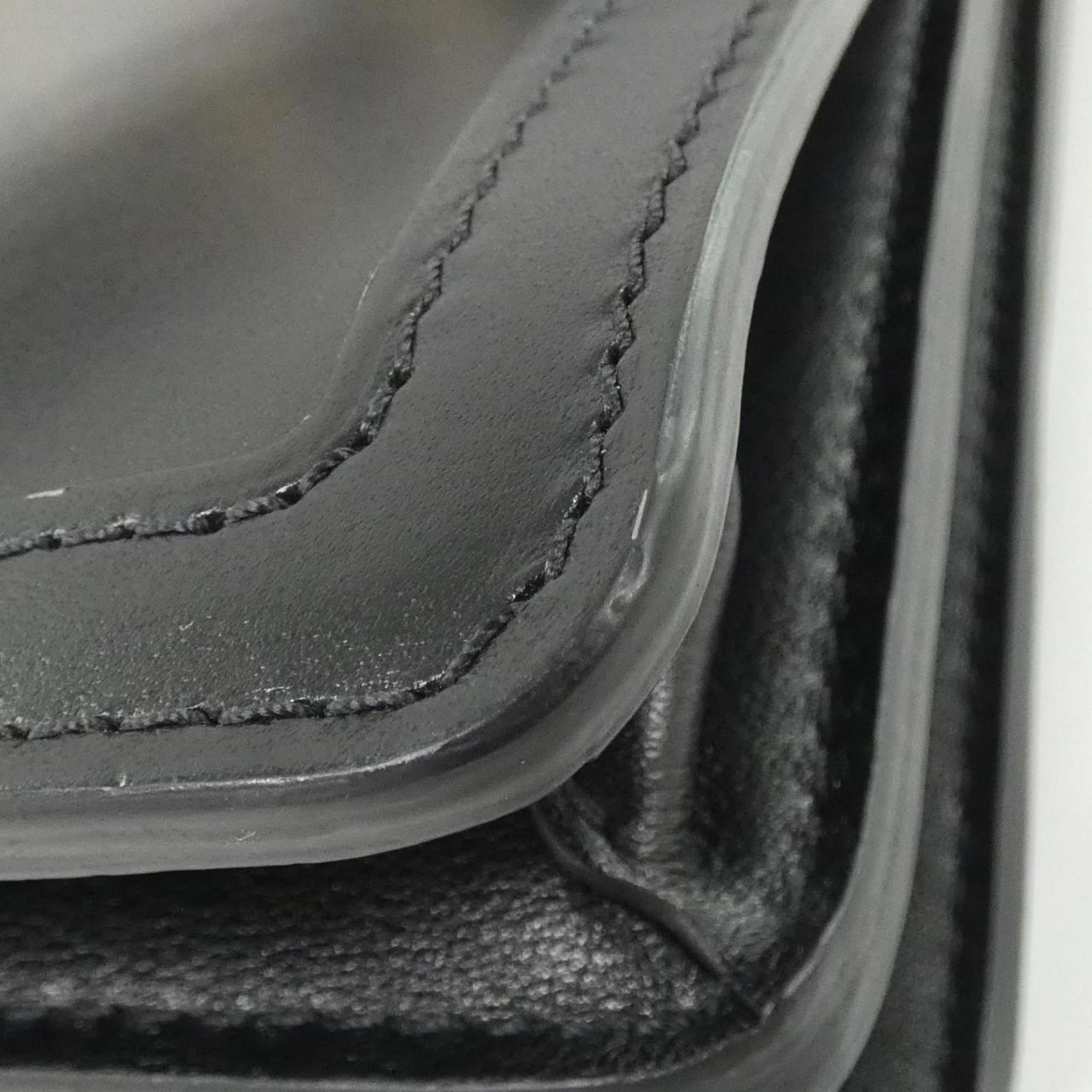 Louis Vuitton Black Leather Shoulder Bag (Pre-Owned)