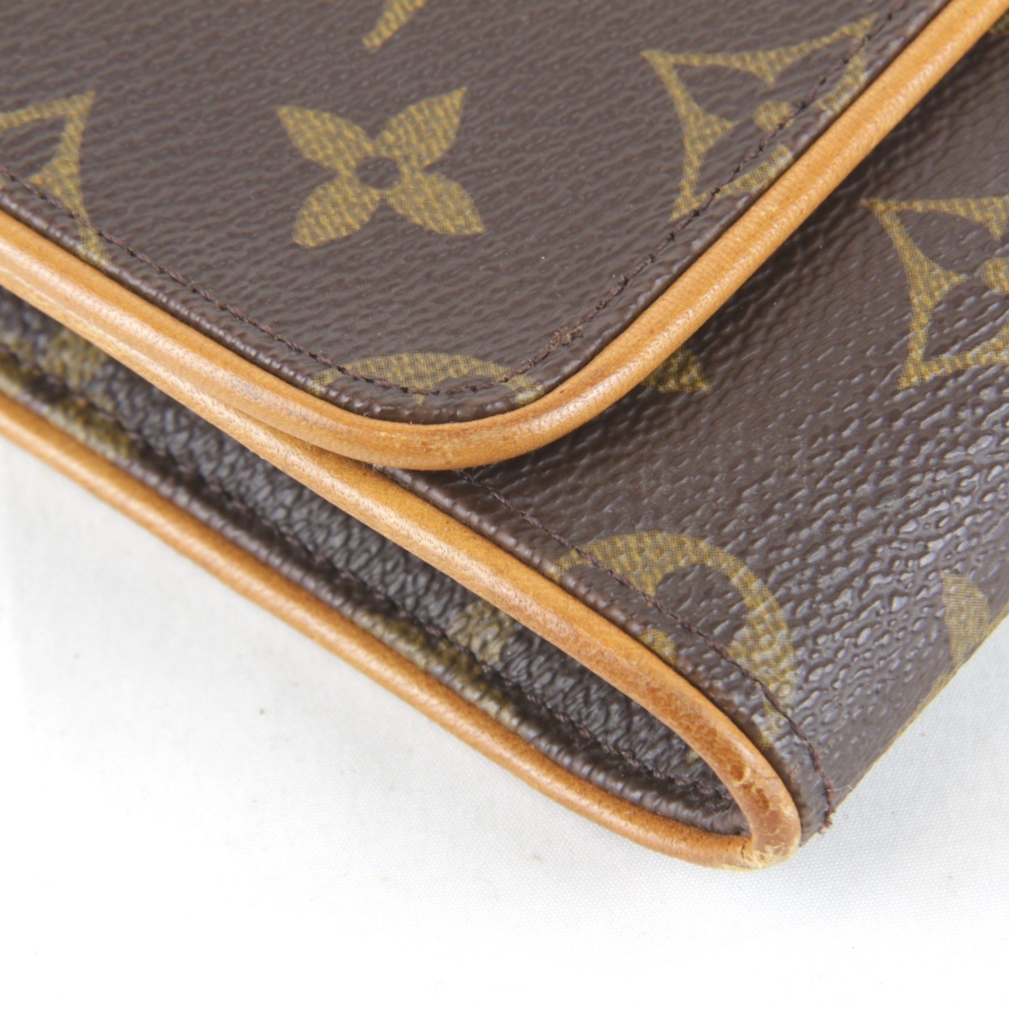 Louis Vuitton Brown Monogram Monogram Pochette Shoulder Bag (Pre-Owned)