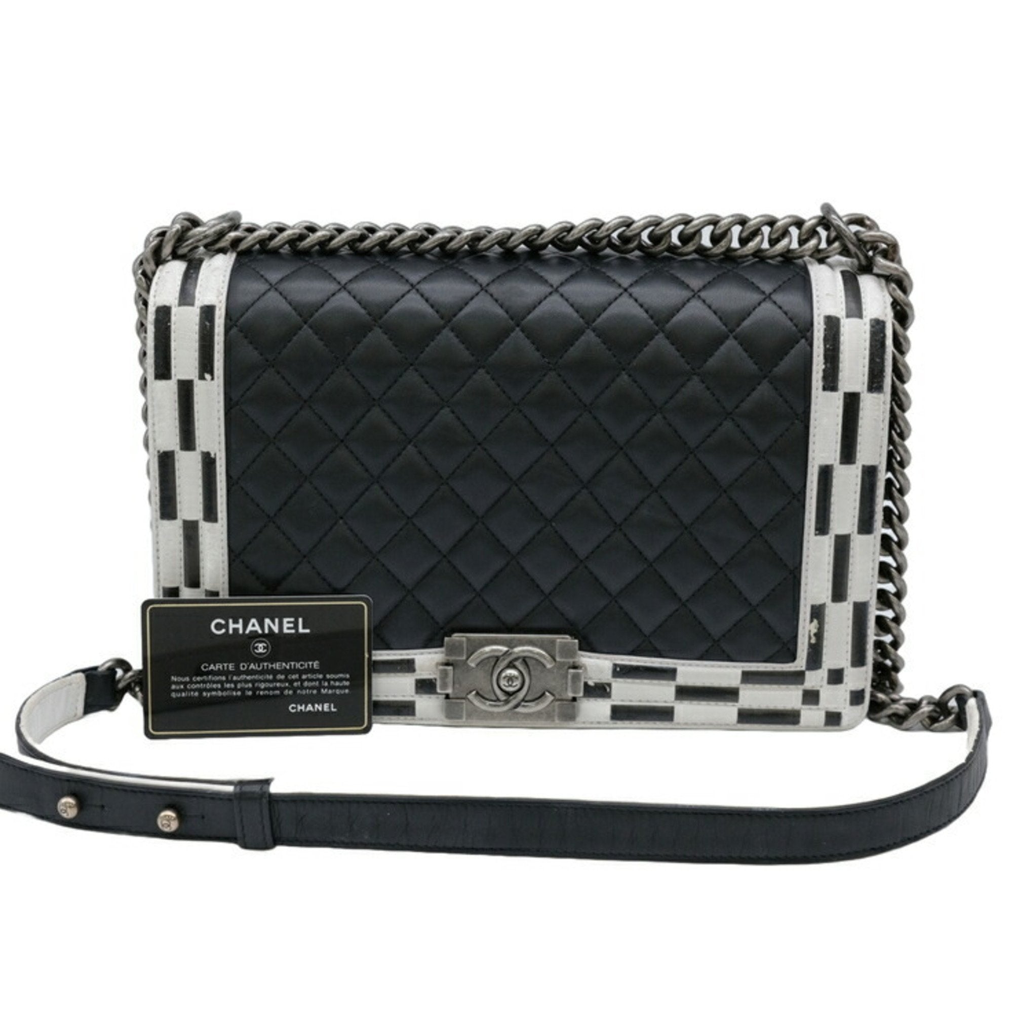 Chanel Boy Chanel Black White Leather Shoulder Bag (Pre-Owned)