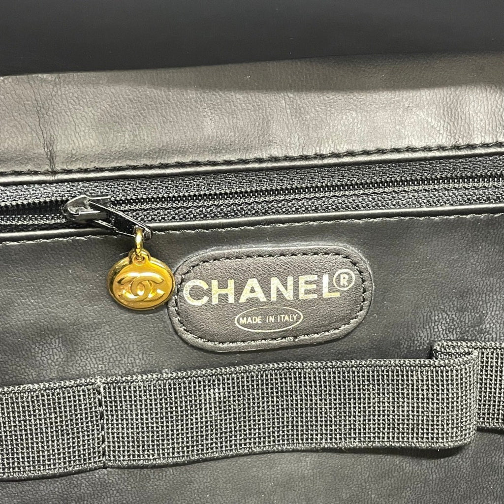 Chanel Black Leather Handbag (Pre-Owned)