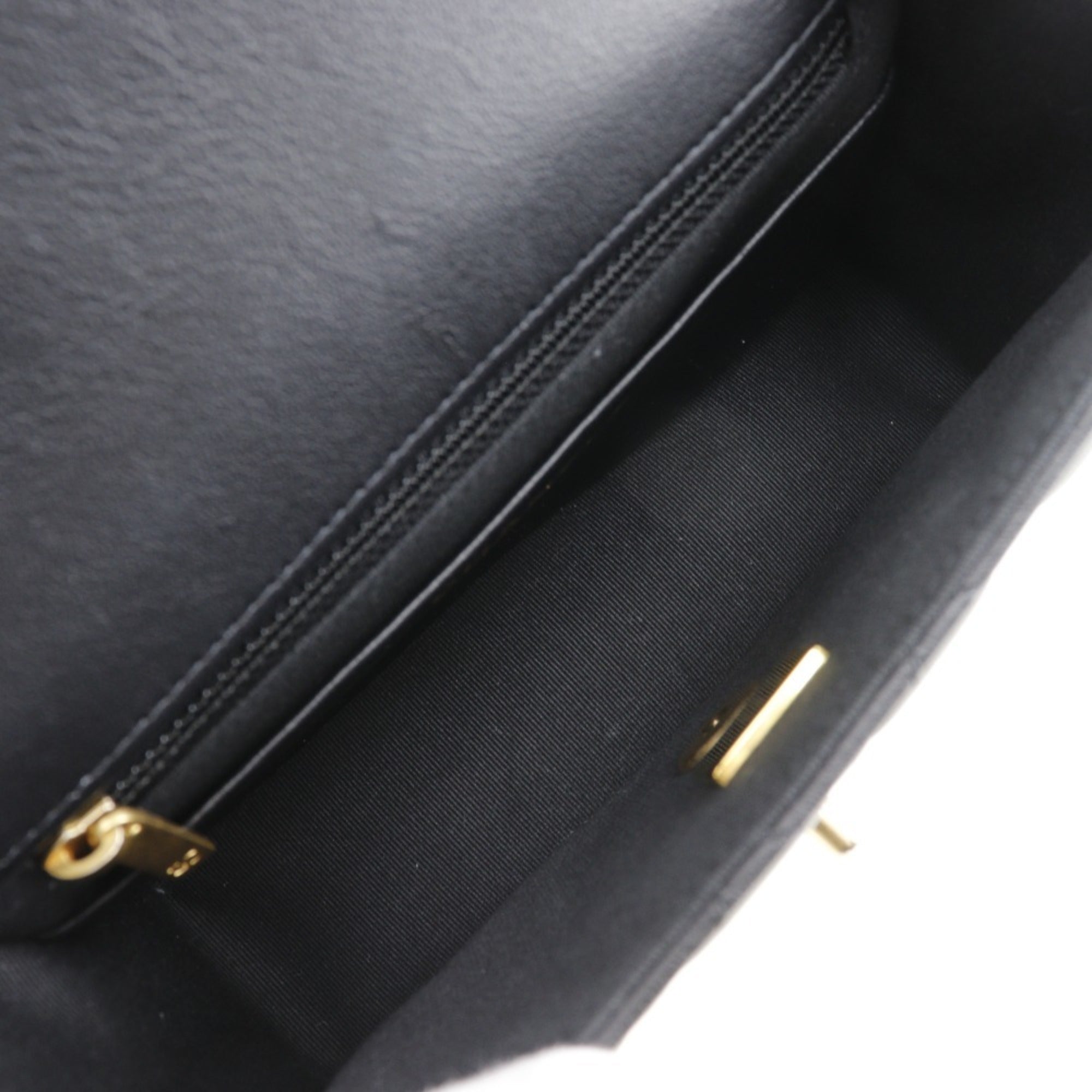 Chanel Black Leather Shoulder Bag (Pre-Owned)