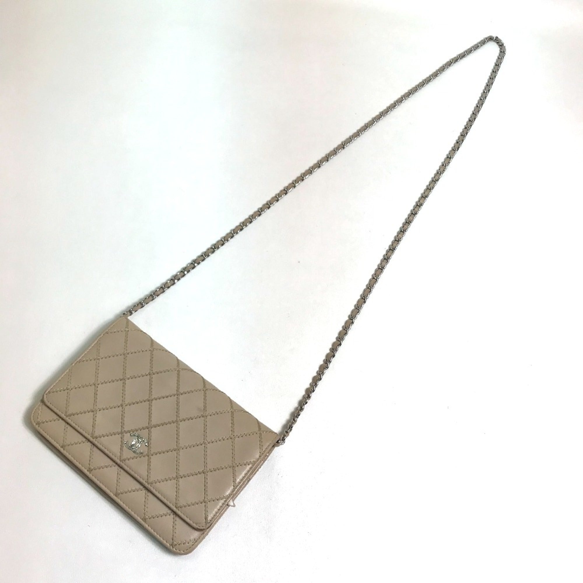 Chanel Beige Leather Long Wallet (Bi-Fold) (Pre-Owned)