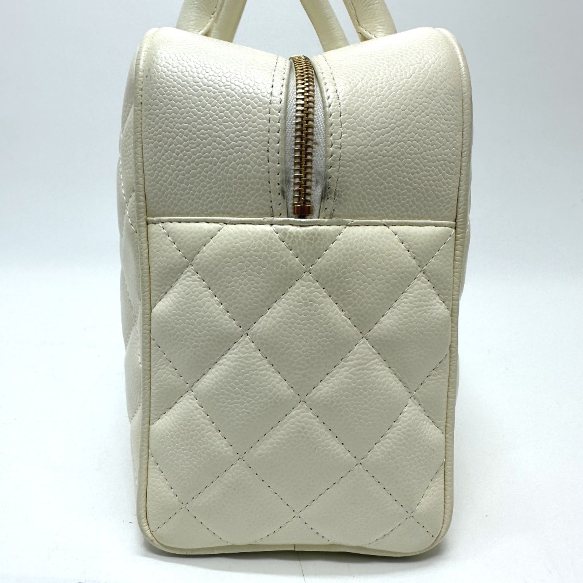 Chanel White Leather Handbag (Pre-Owned)
