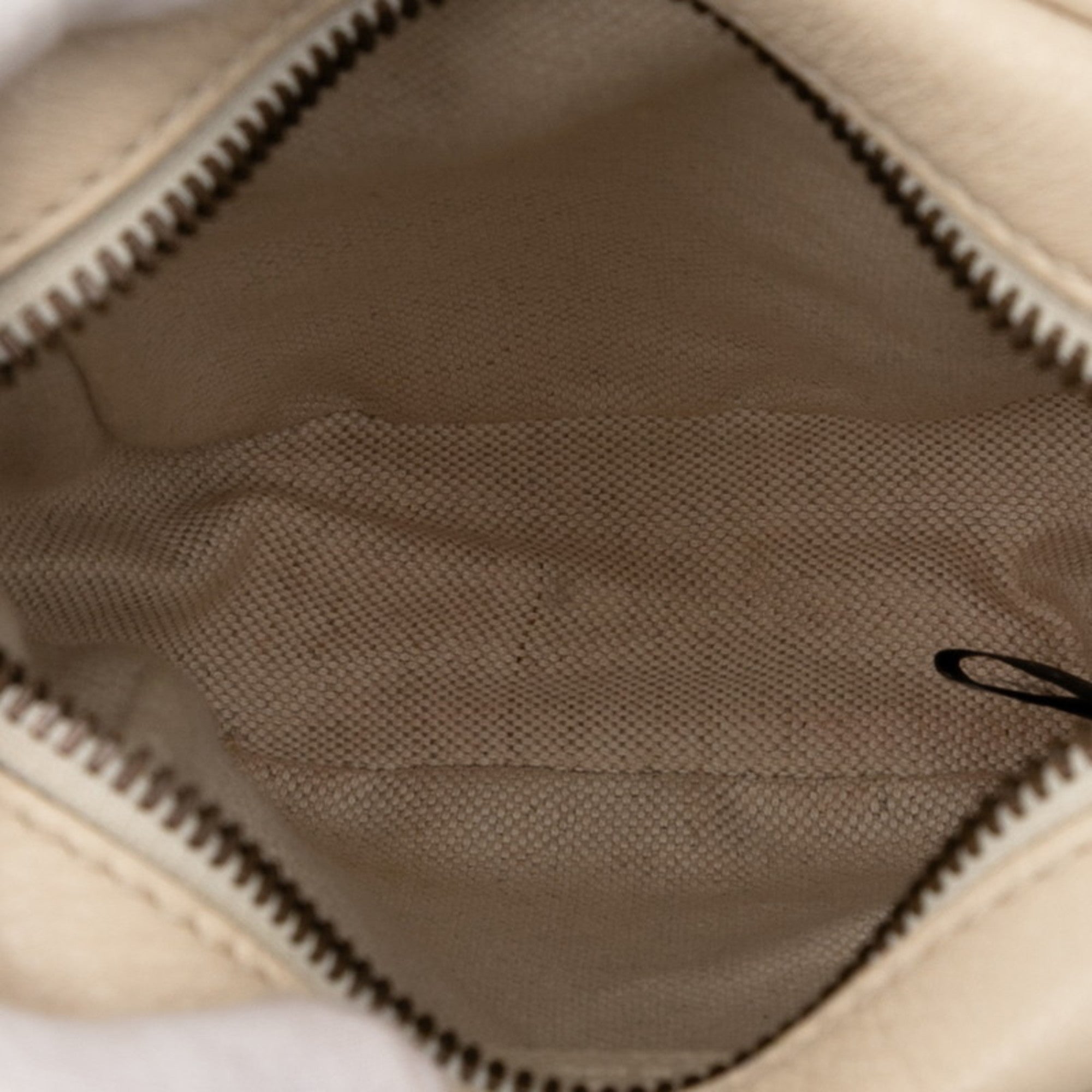 Gucci Ivory Leather Shoulder Bag (Pre-Owned)