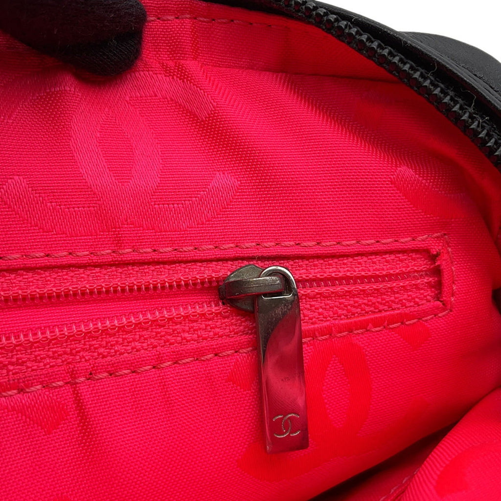 Chanel Black Leather Shoulder Bag (Pre-Owned)