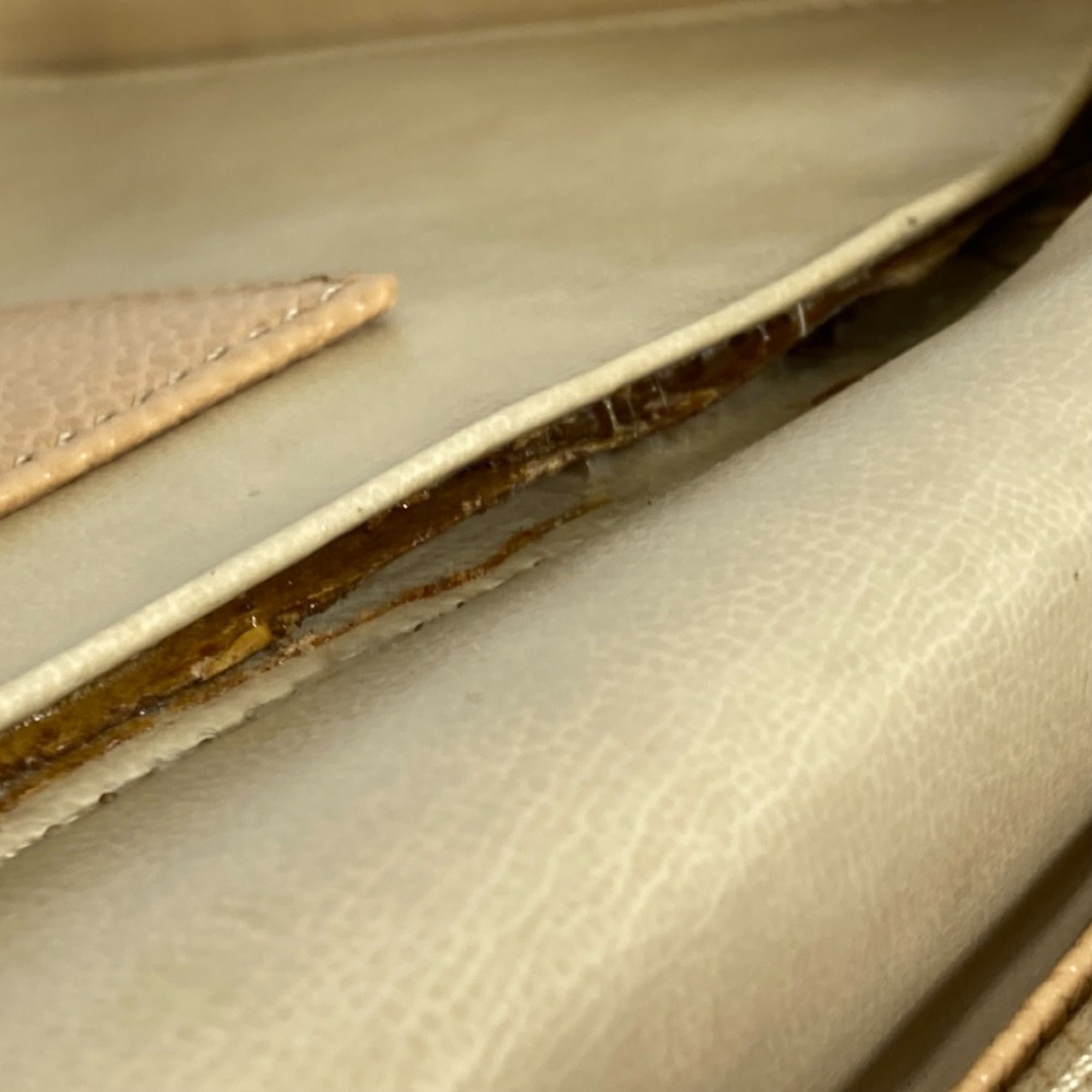 Chanel Beige Leather Shoulder Bag (Pre-Owned)