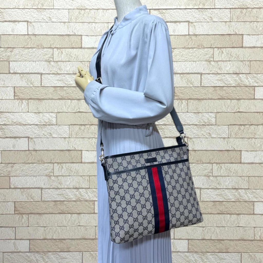 Gucci Gg Canvas Beige Navy Gg Canvas Shoulder Bag (Pre-Owned)