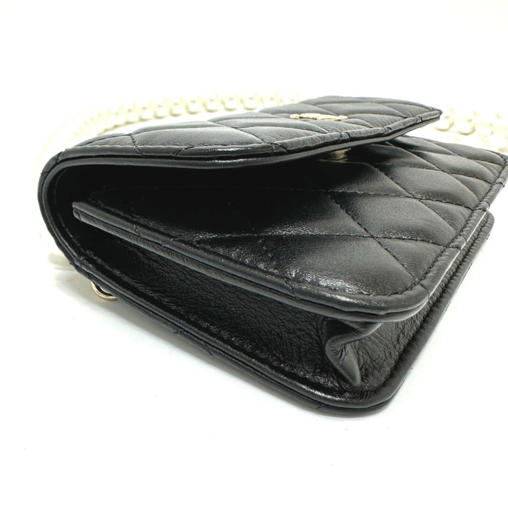 Chanel Black Leather Shoulder Bag (Pre-Owned)
