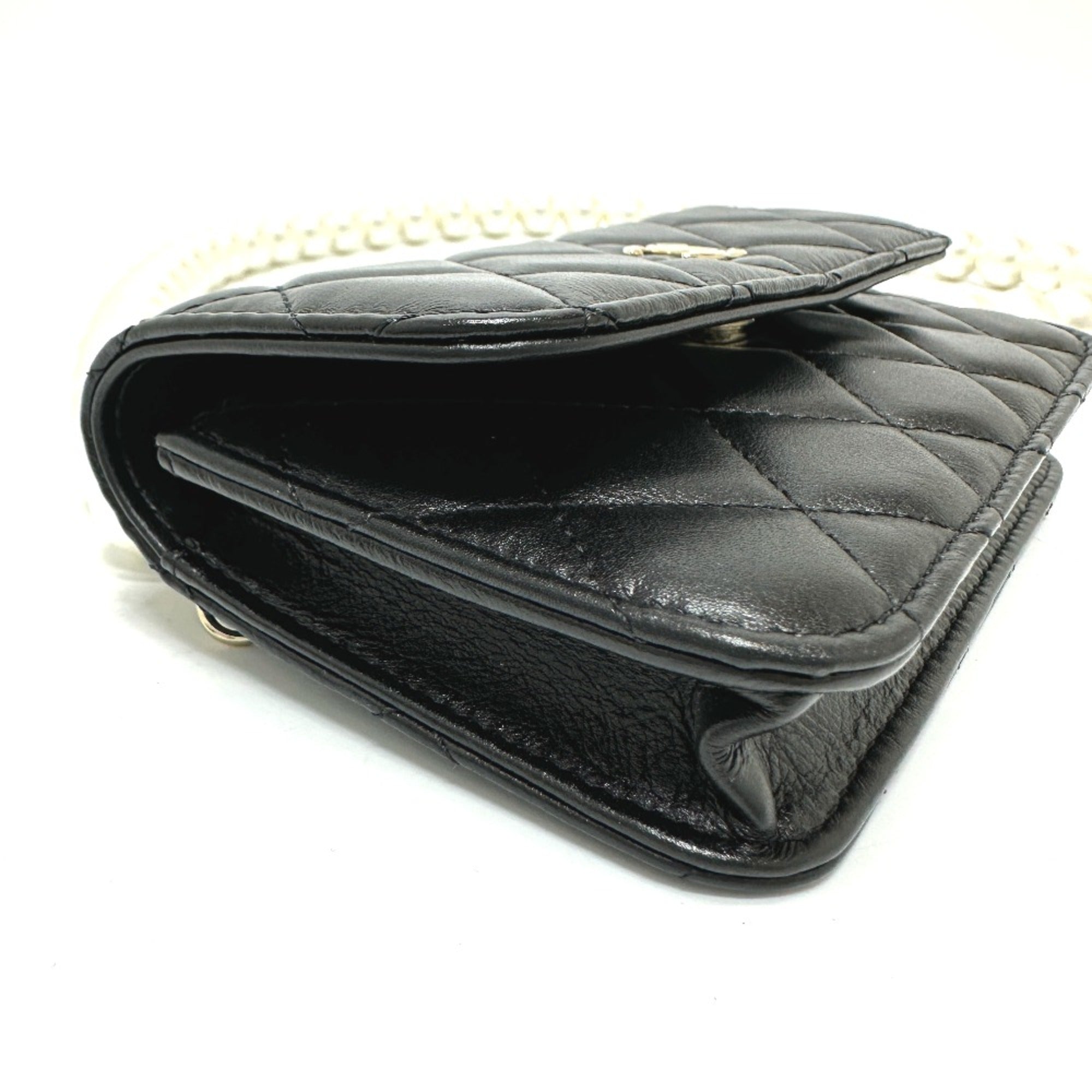 Chanel Black Leather Shoulder Bag (Pre-Owned)