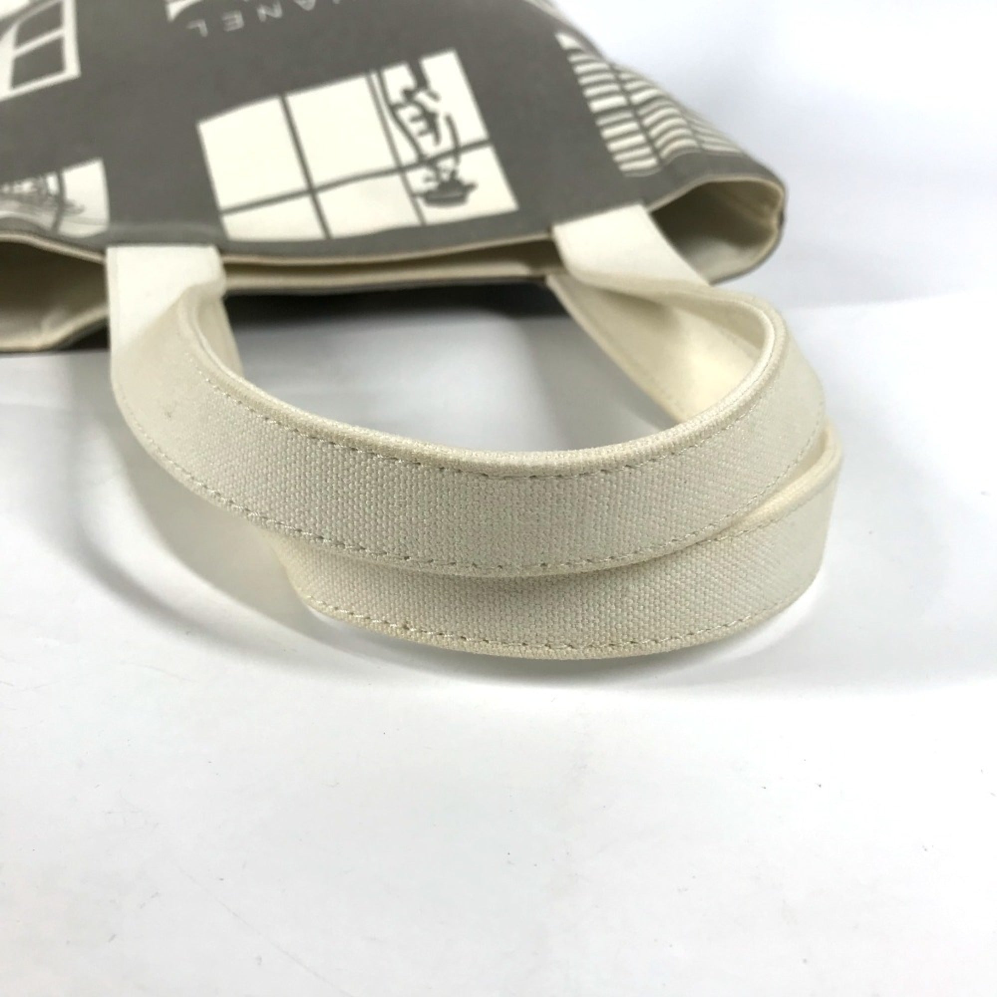Chanel Gray Cloth Shoulder Bag (Pre-Owned)