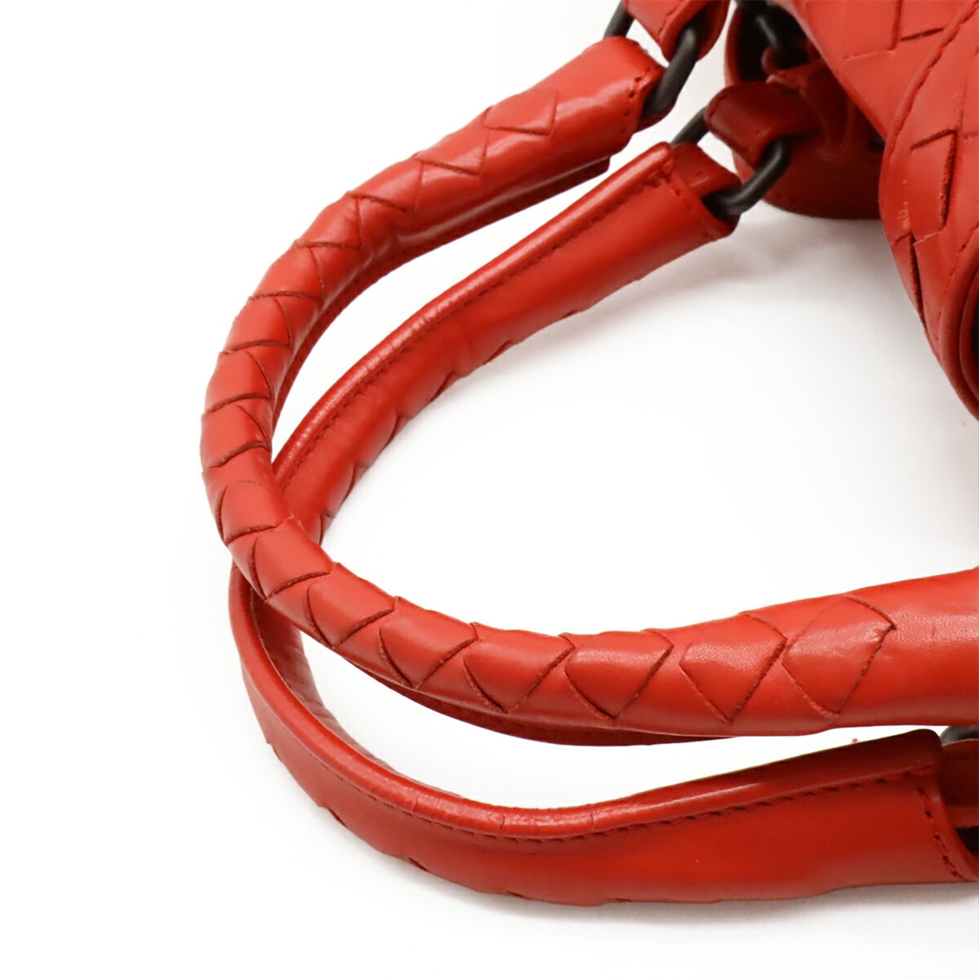 Bottega Veneta Intrecciato Red Color Leather Handbag (Pre-Owned)