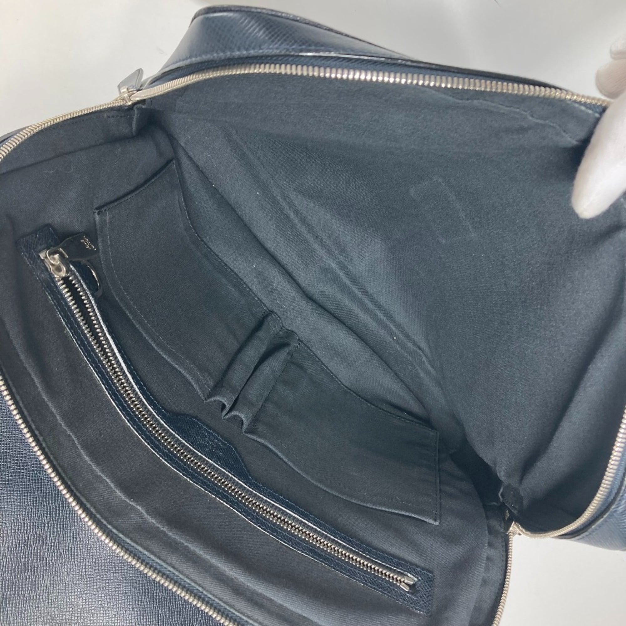 Louis Vuitton Boreal Dark Navy Taiga Leather Leather Briefcase (Pre-Owned)