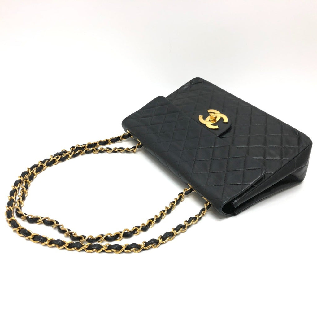 Chanel Black Leather Shoulder Bag (Pre-Owned)