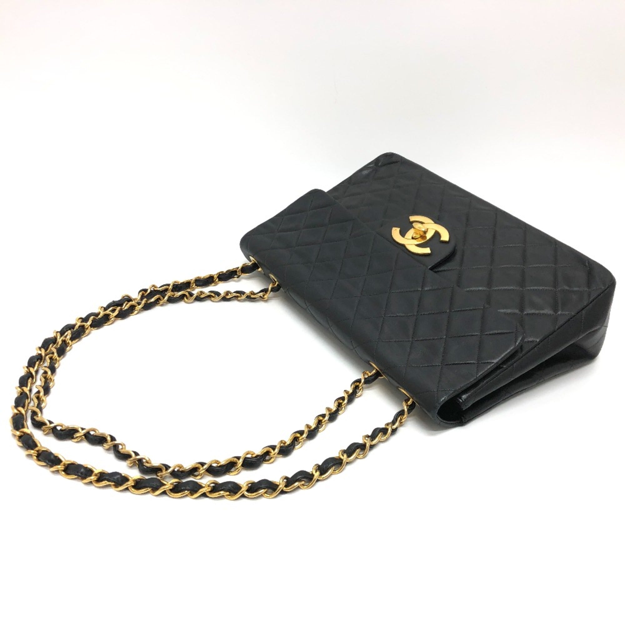 Chanel Black Leather Shoulder Bag (Pre-Owned)