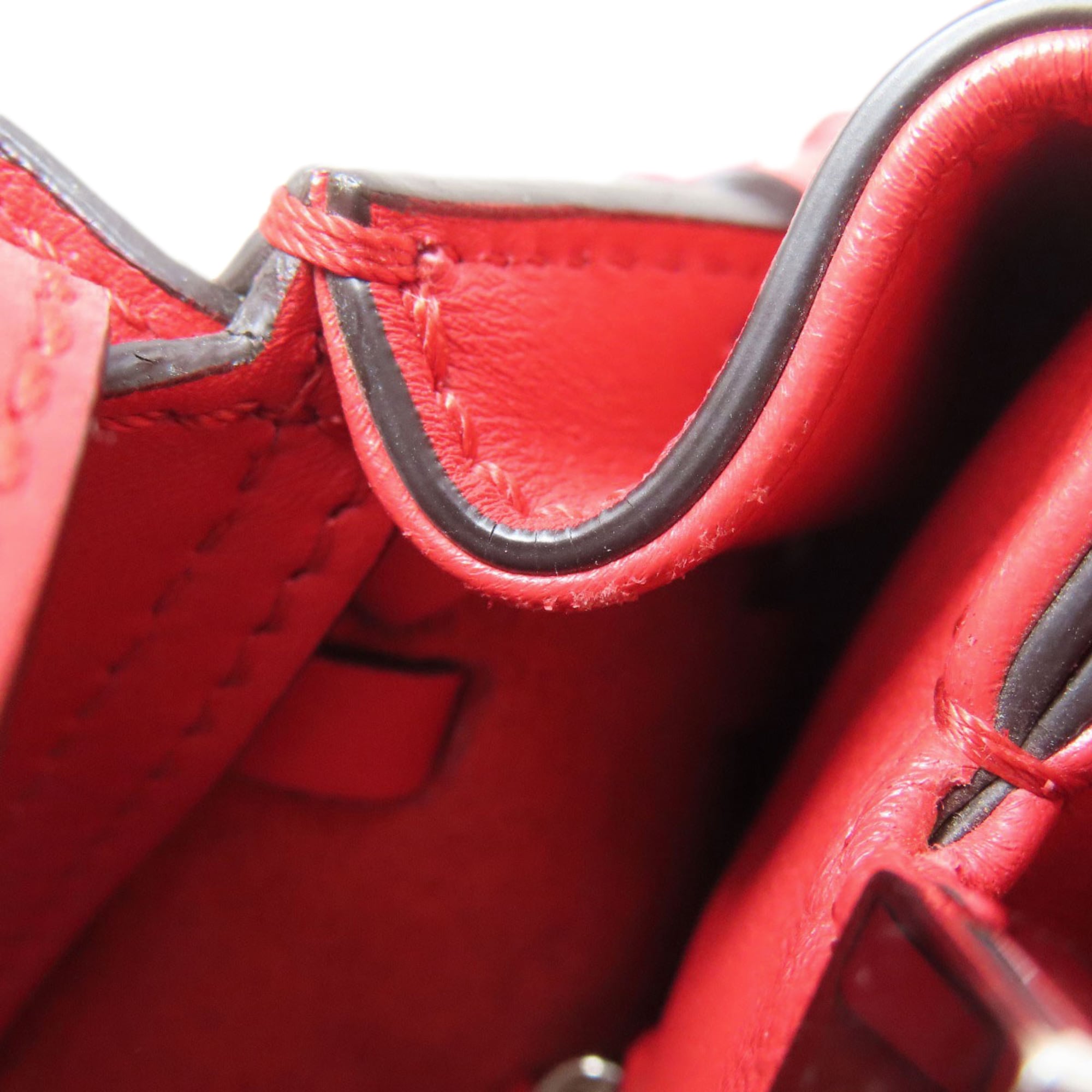 Fendi Red Color Leather Handbag (Pre-Owned)