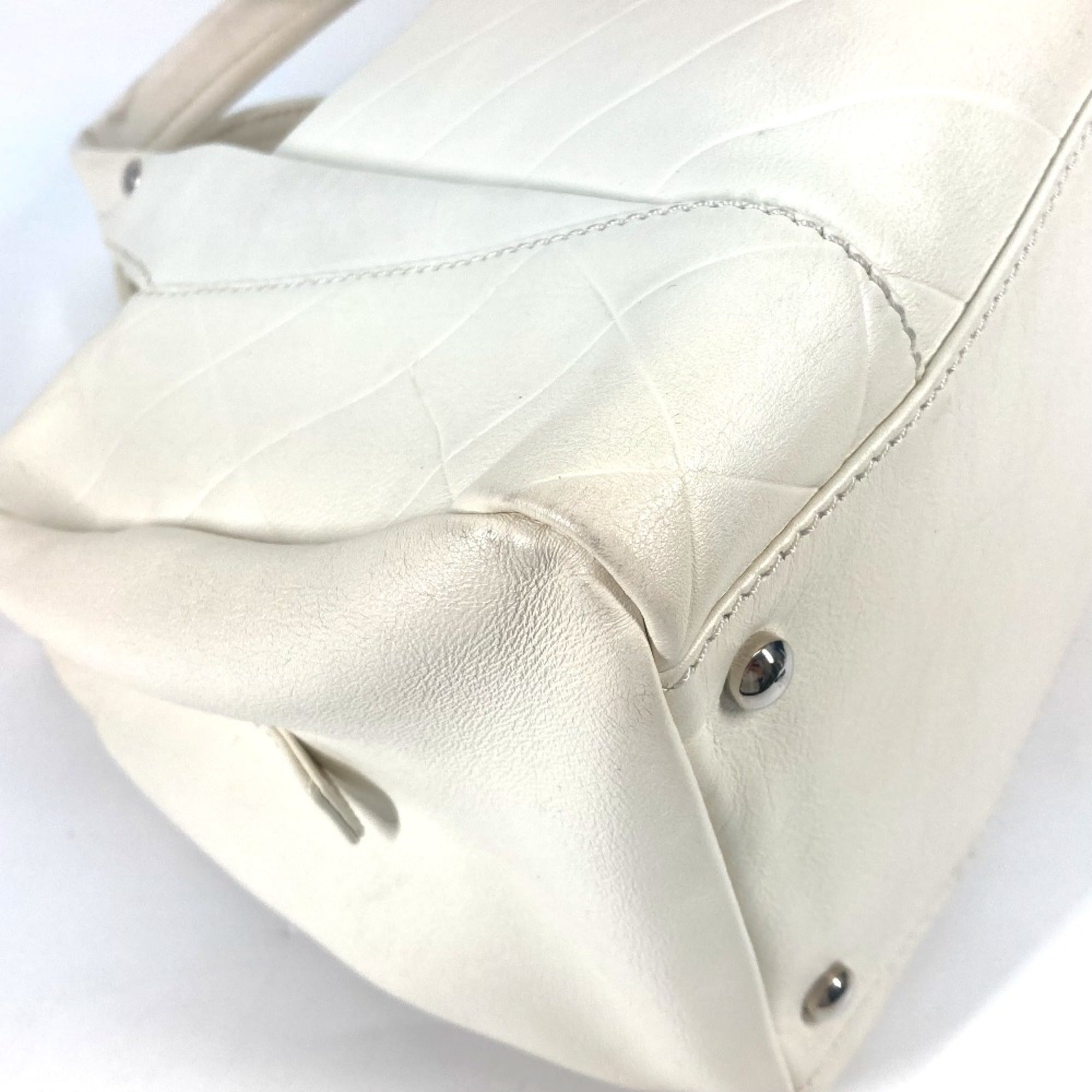 Chanel White Leather Boston Bag (Pre-Owned)
