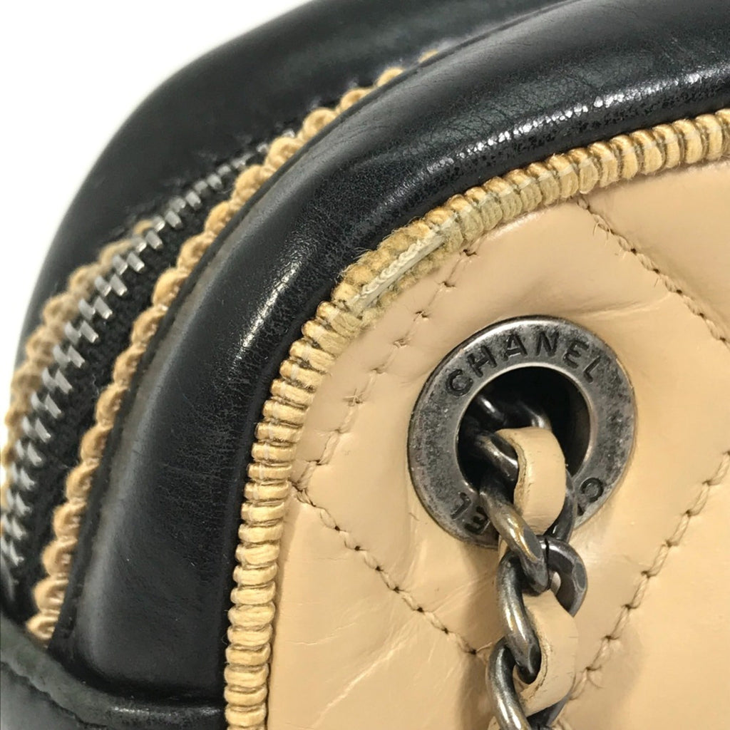 Chanel Beige Leather Shoulder Bag (Pre-Owned)