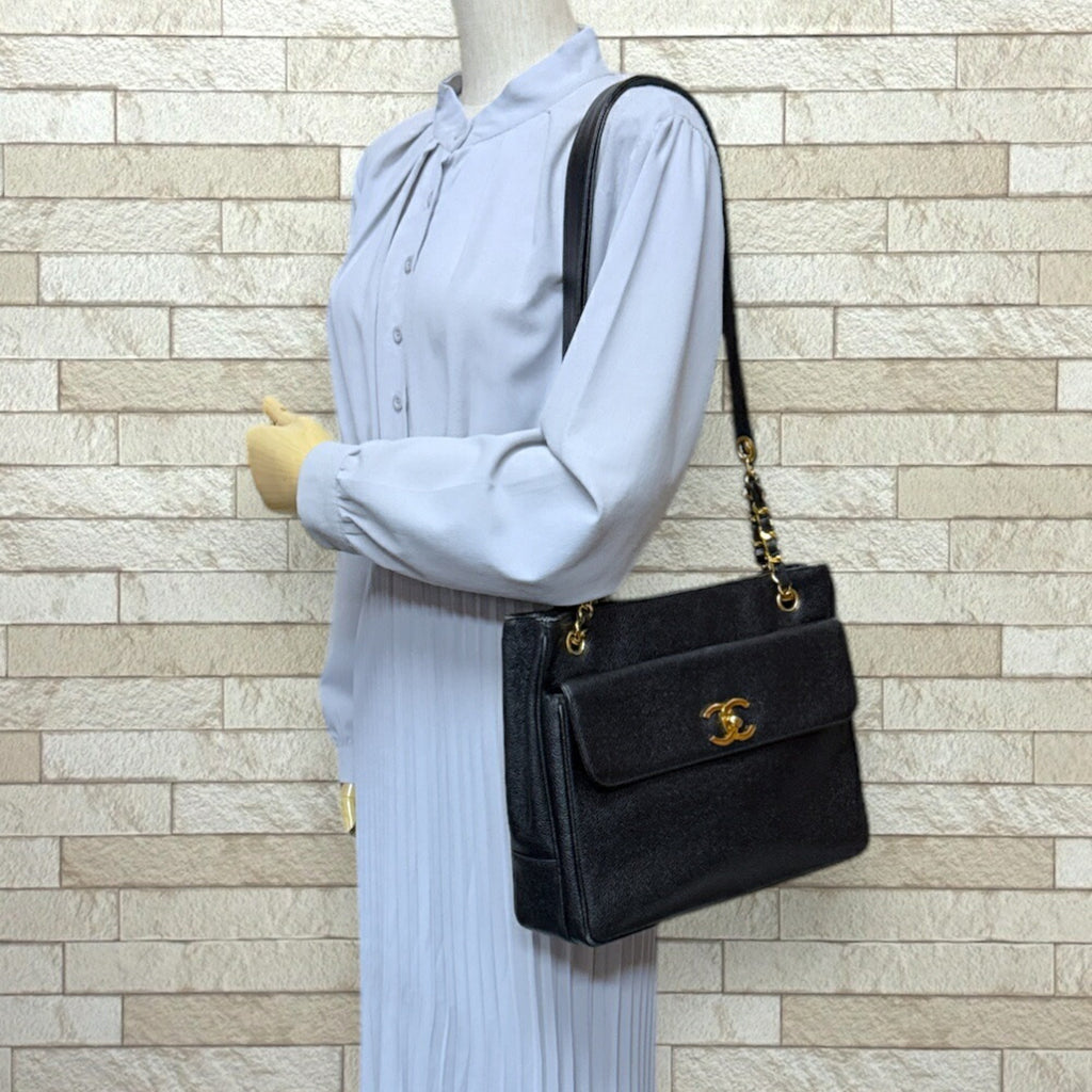 Chanel Black Grained Calfskin Tote Bag (Pre-Owned)