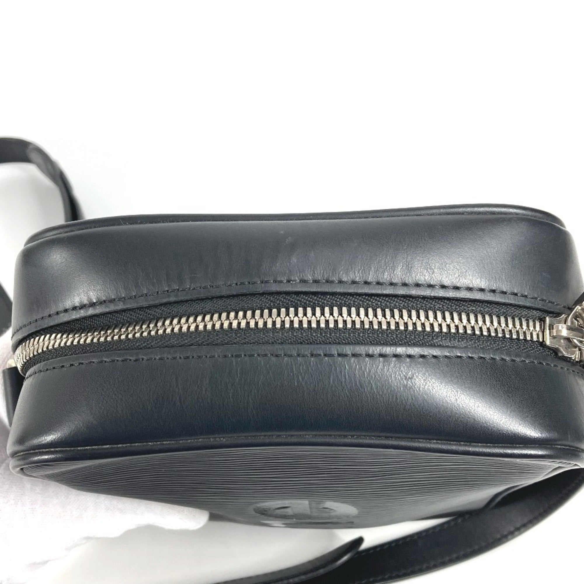 Louis Vuitton Black Epi Leather Pochette Shoulder Bag (Pre-Owned)