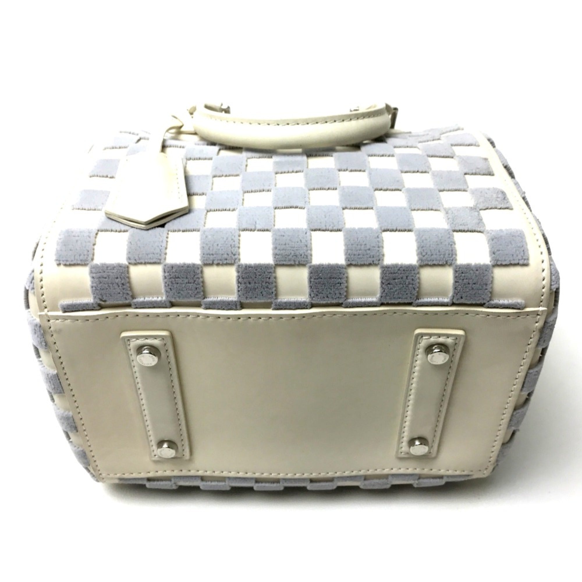 Louis Vuitton White Other Handbag (Pre-Owned)