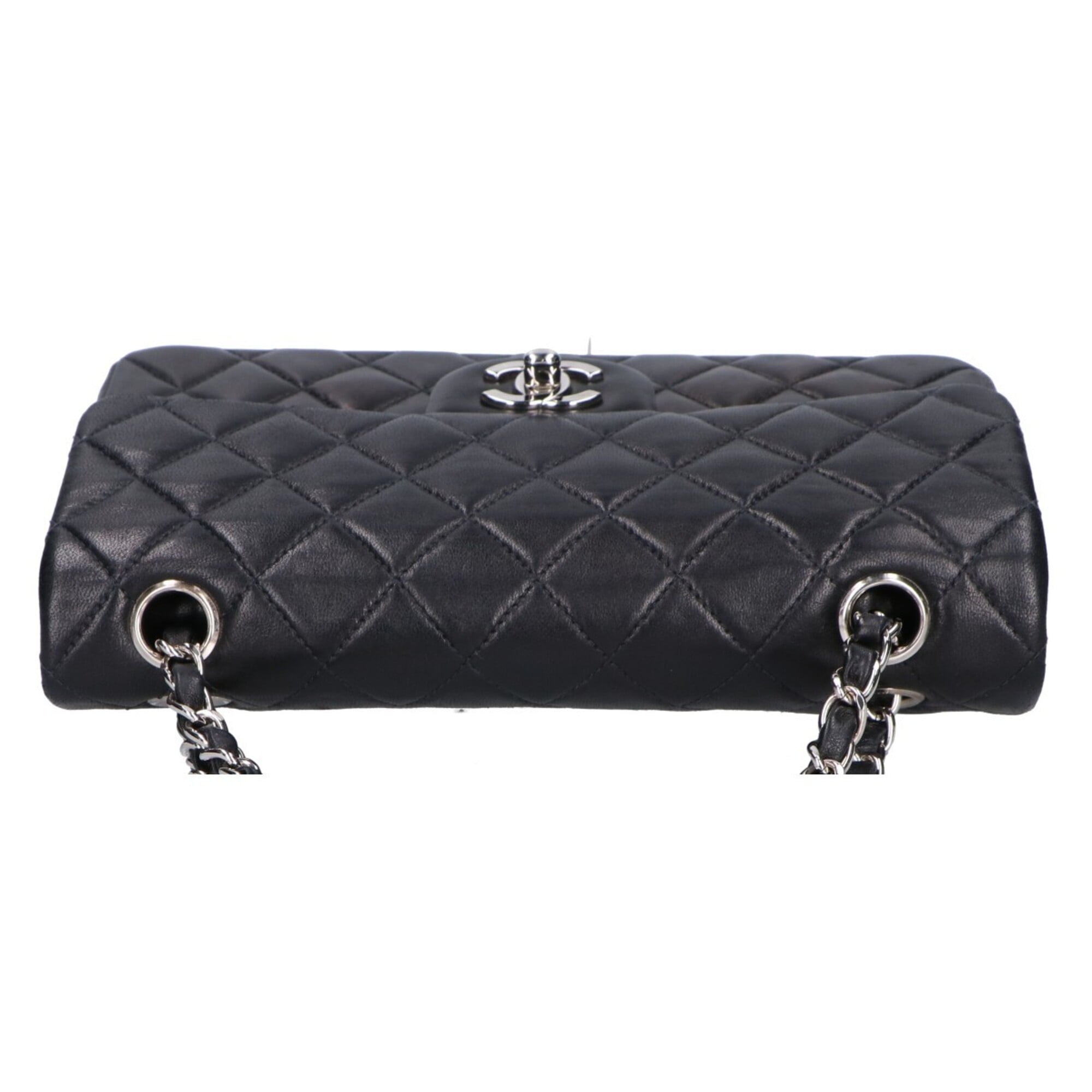 Chanel Matelasse Black Leather Shoulder Bag (Pre-Owned)