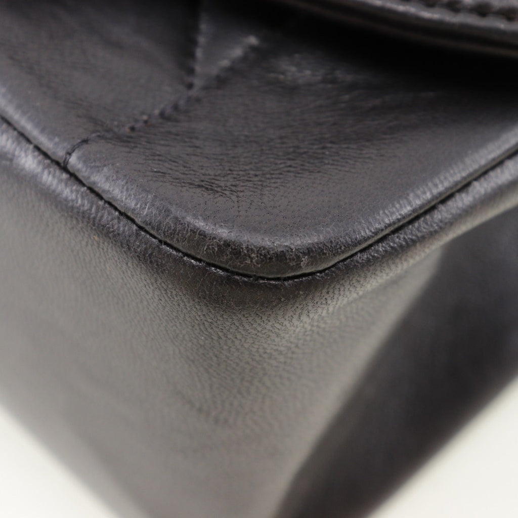 Chanel Black Leather Shoulder Bag (Pre-Owned)