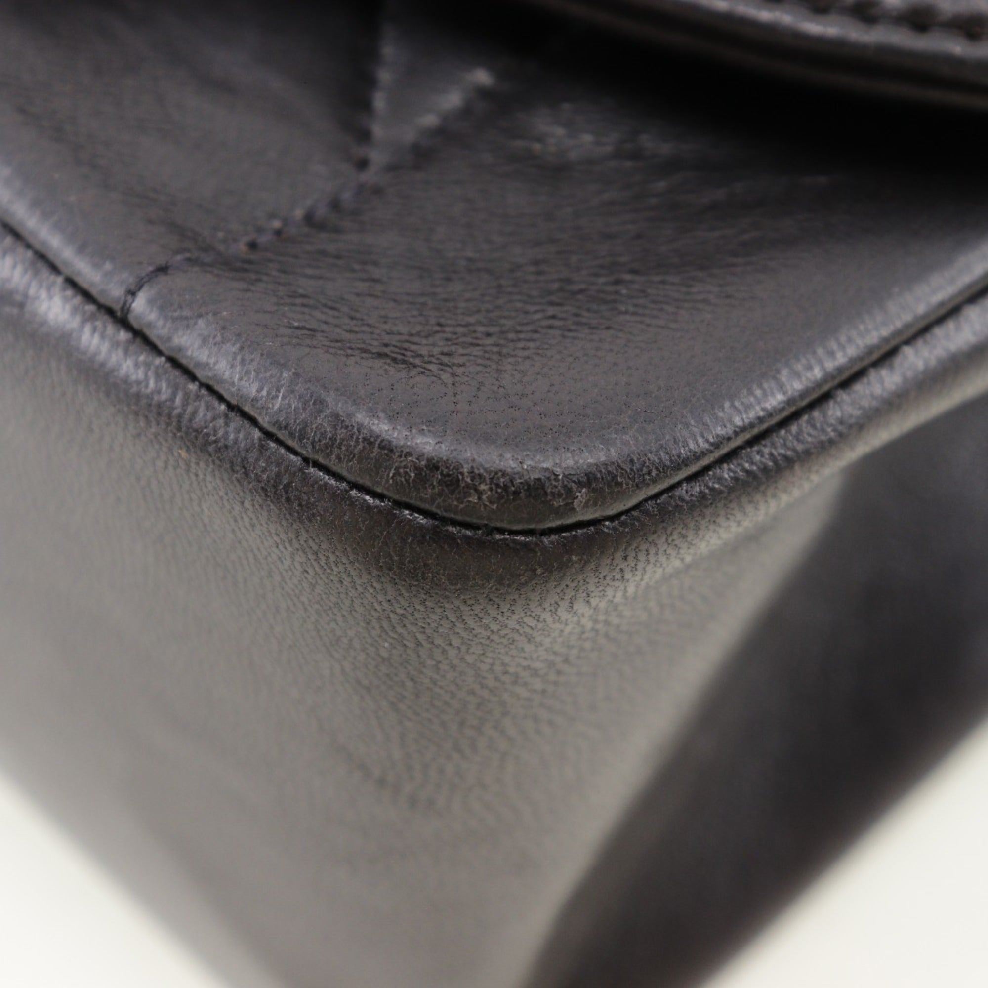 Chanel Black Leather Shoulder Bag (Pre-Owned)