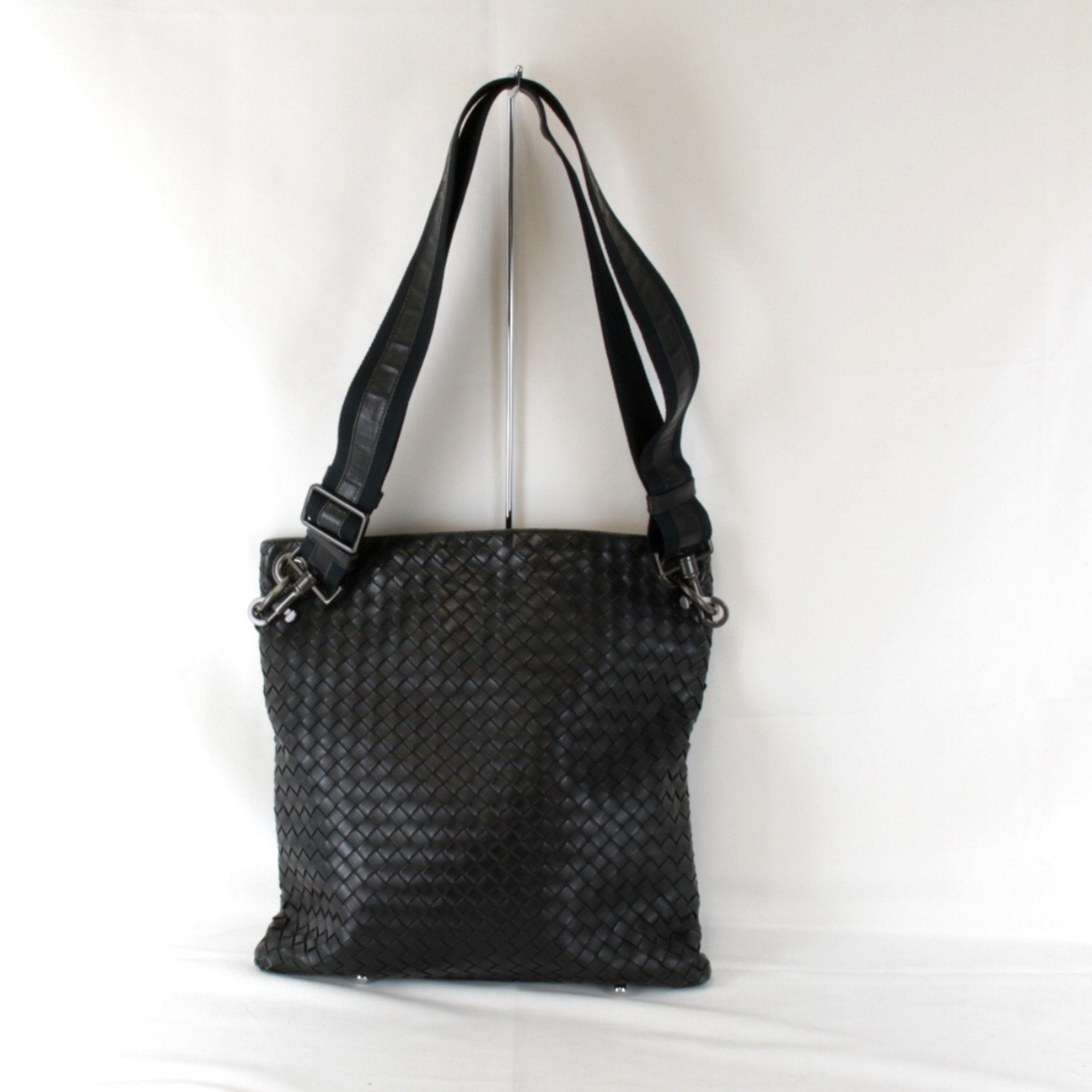 Bottega Veneta Black Leather Shoulder Bag (Pre-Owned)