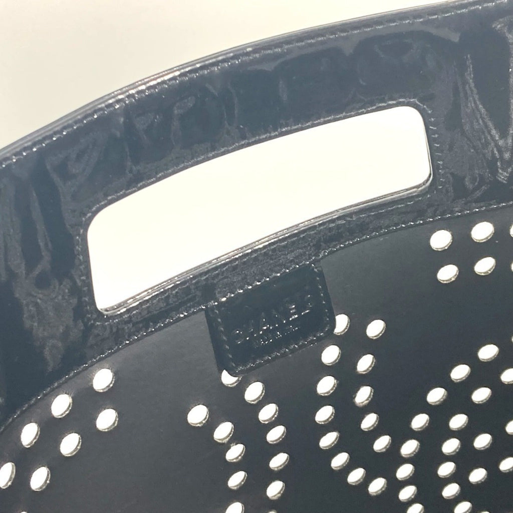 Chanel Black Leather Handbag (Pre-Owned)