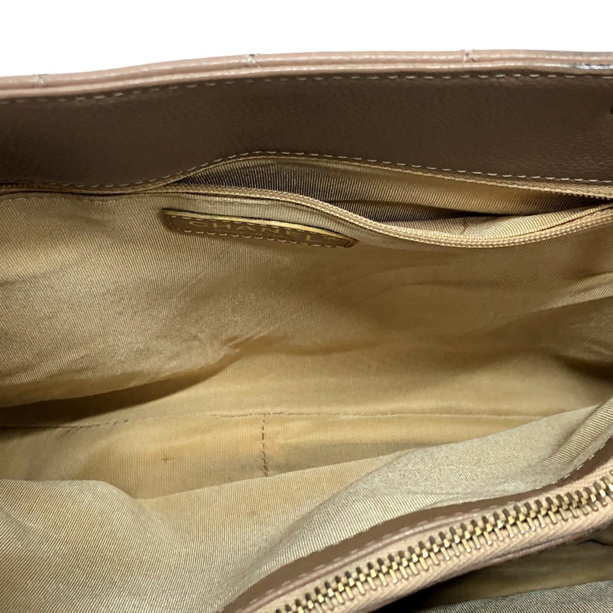 Chanel Beige Leather Shoulder Bag (Pre-Owned)