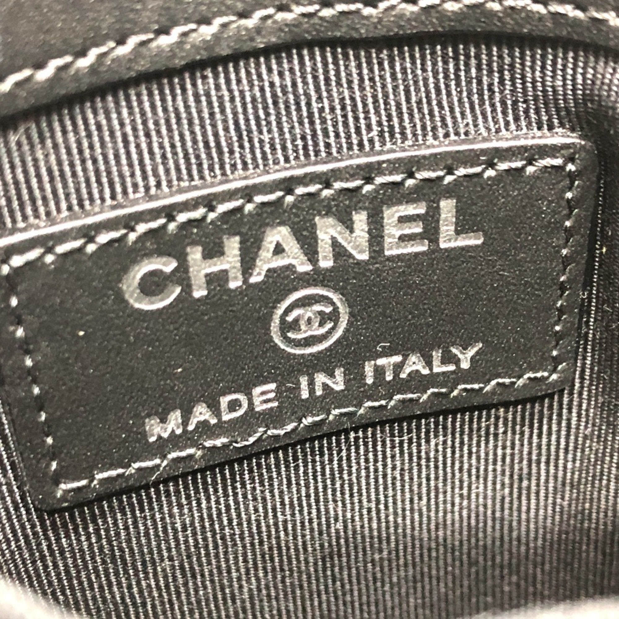 Chanel Black Pouch Shoulder Bag (Pre-Owned)