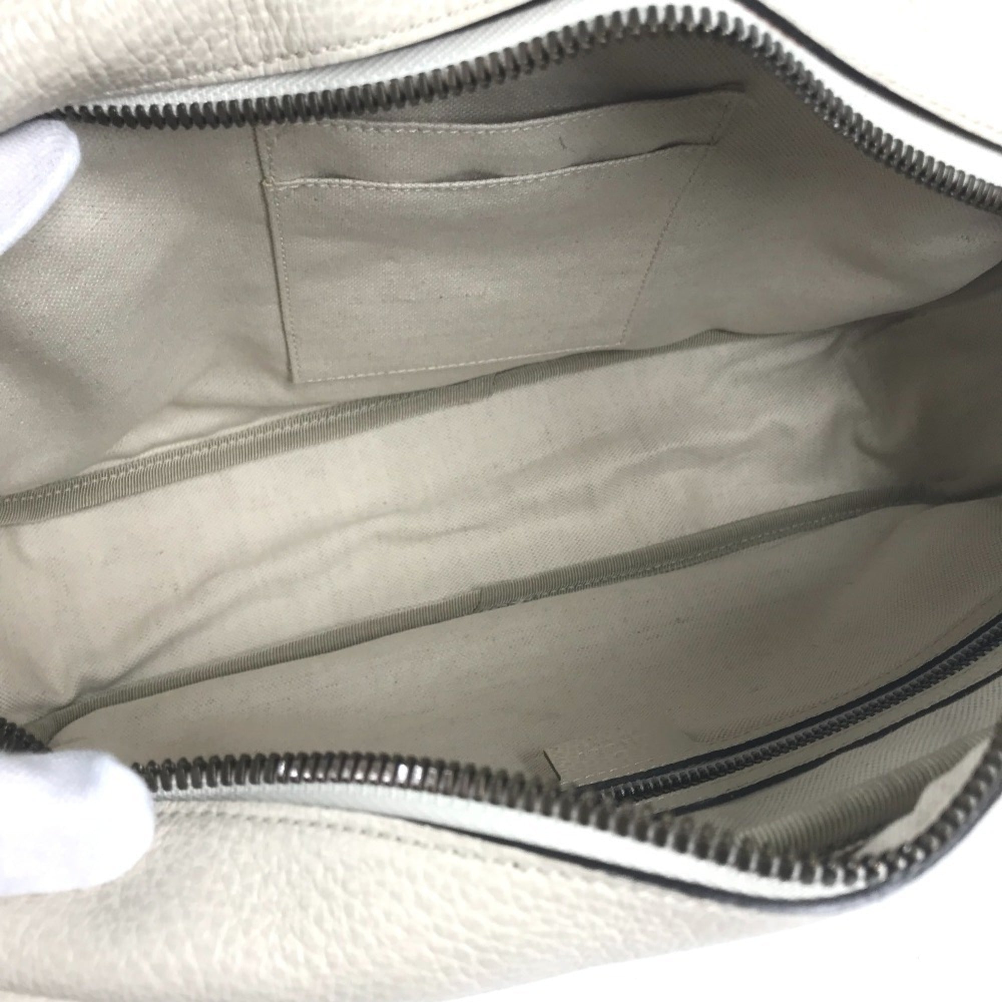 Gucci White Leather Messenger Bag Shoulder Bag (Pre-Owned)