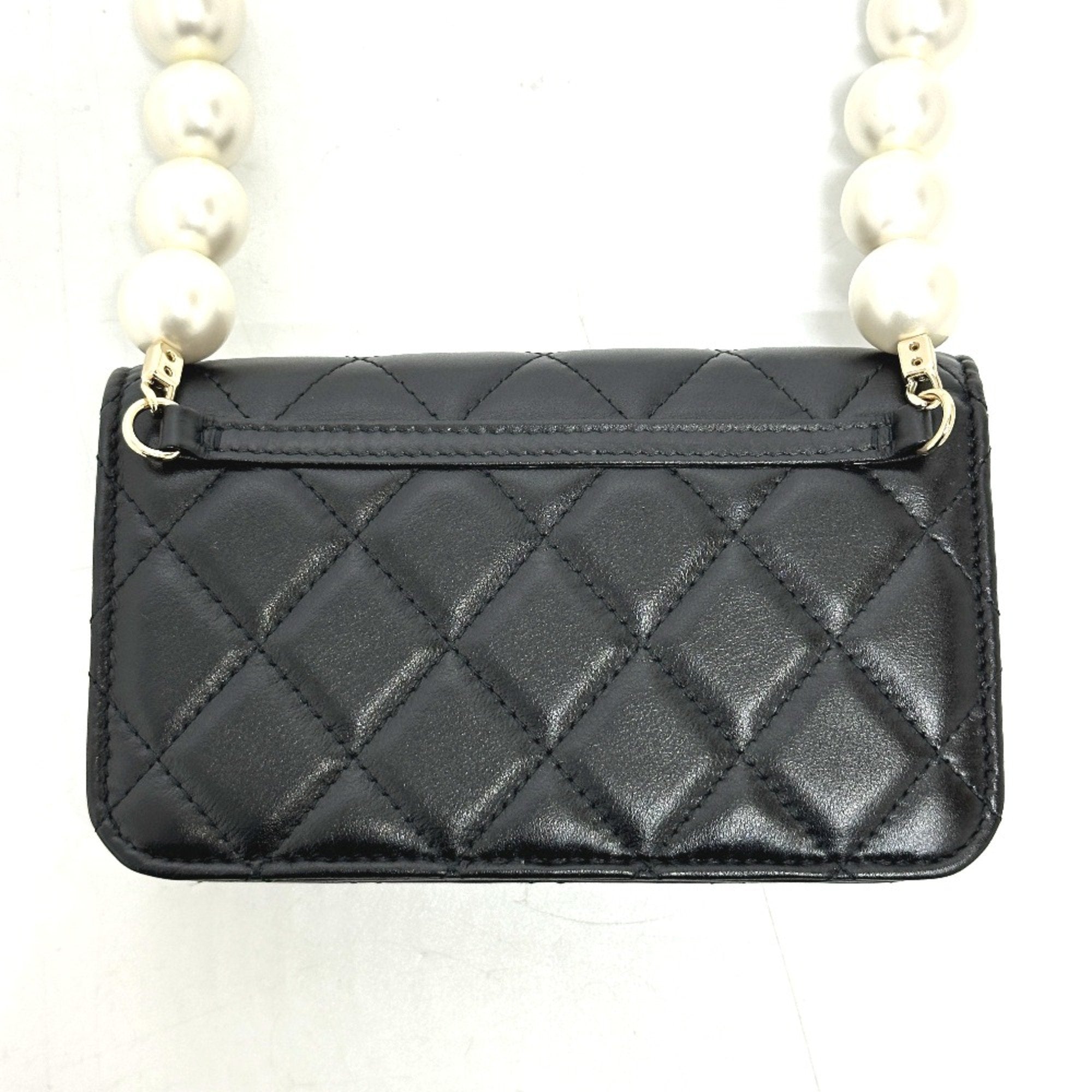 Chanel Black Leather Shoulder Bag (Pre-Owned)