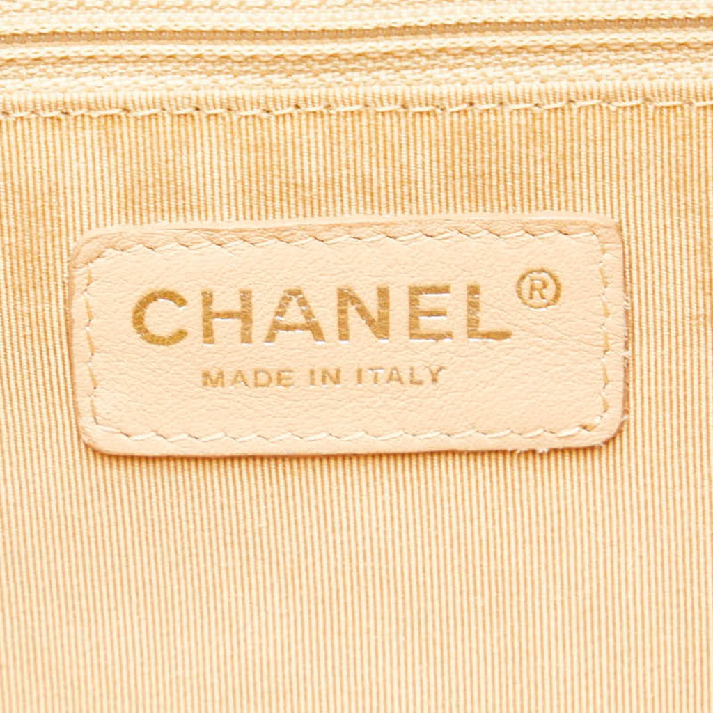 Chanel Beige Caviar Leather Handbag (Pre-Owned)